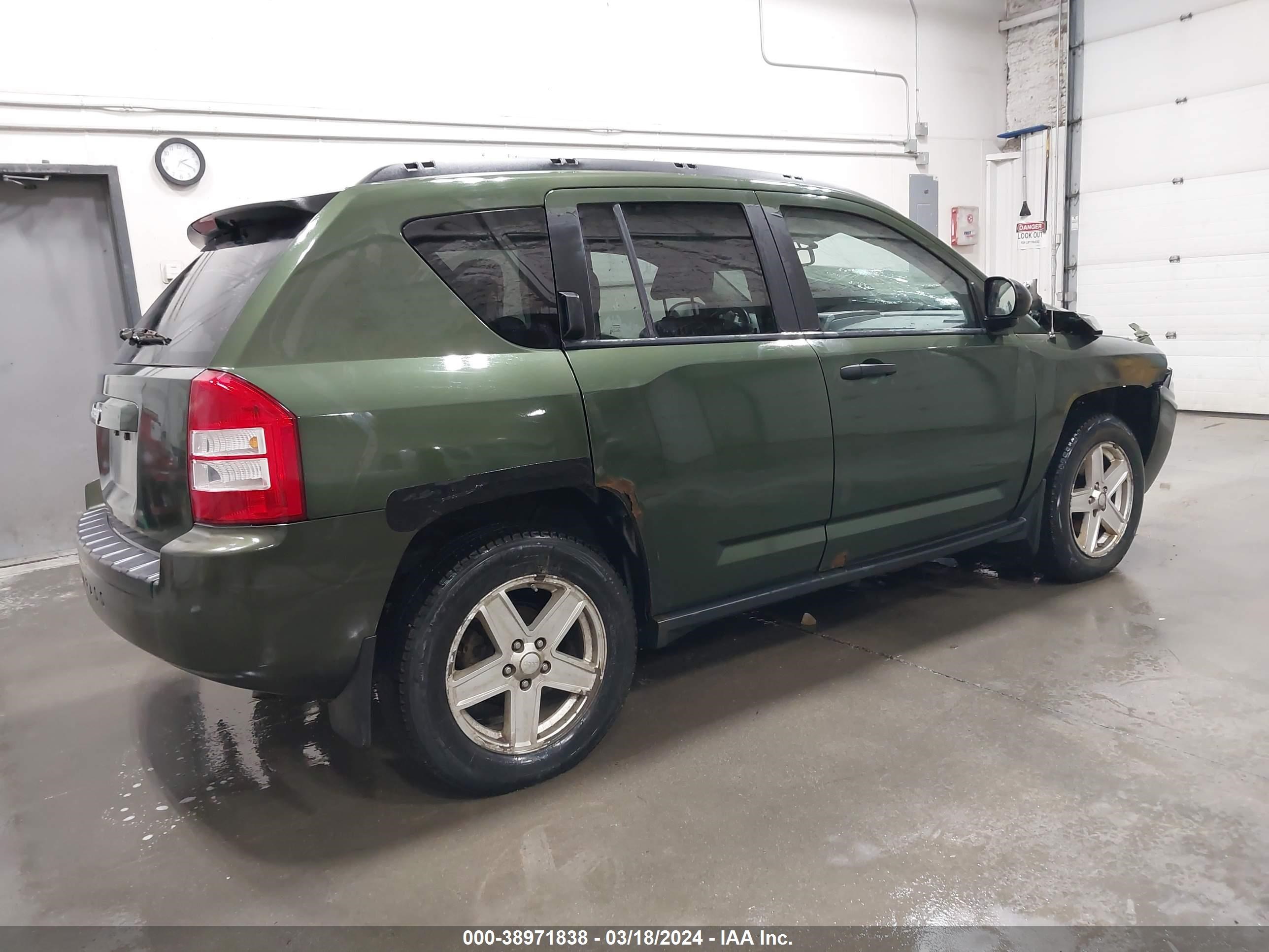 Photo 3 VIN: 1J8FF47W67D155805 - JEEP COMPASS 