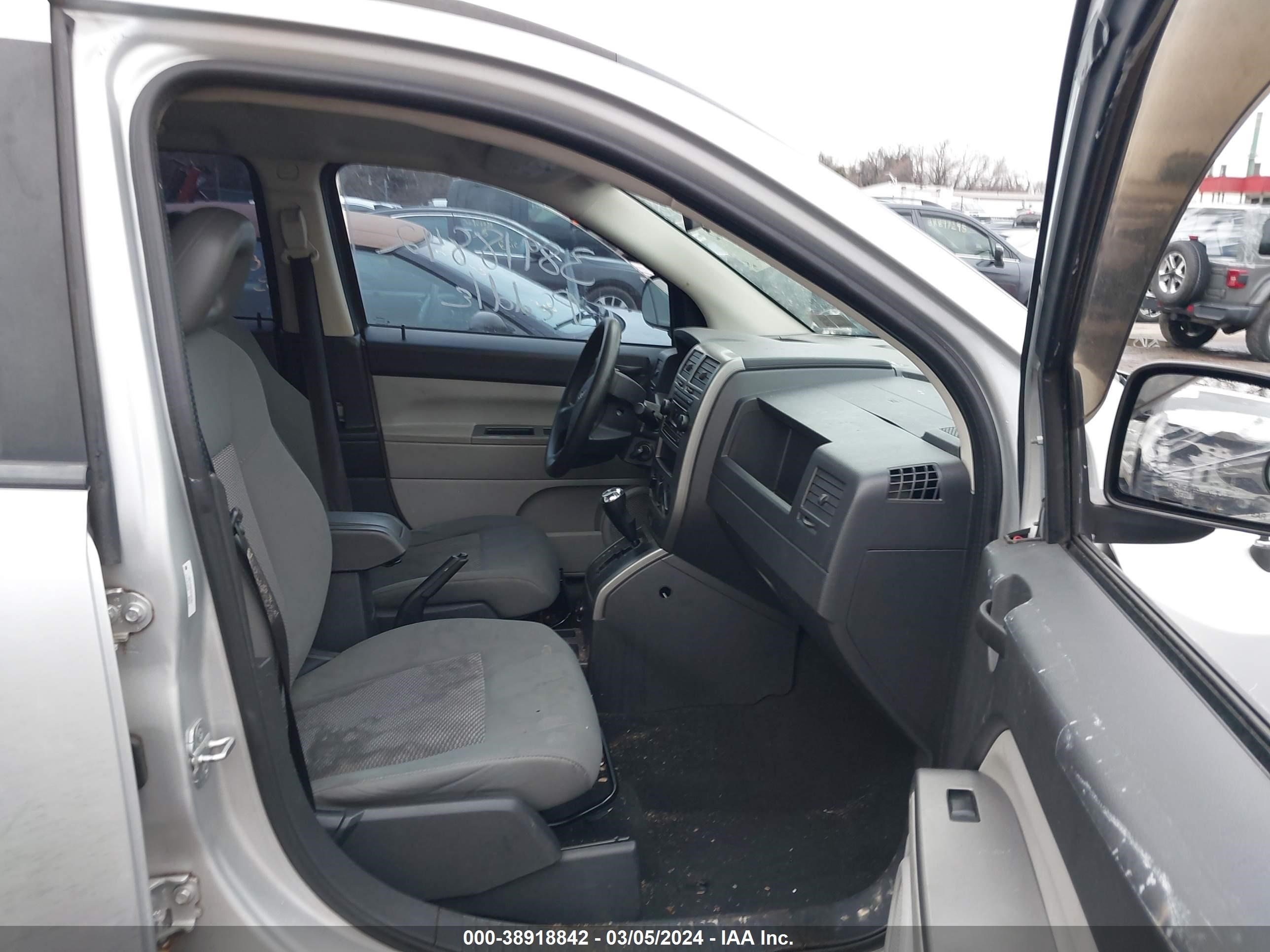 Photo 4 VIN: 1J8FF47W77D347301 - JEEP COMPASS 