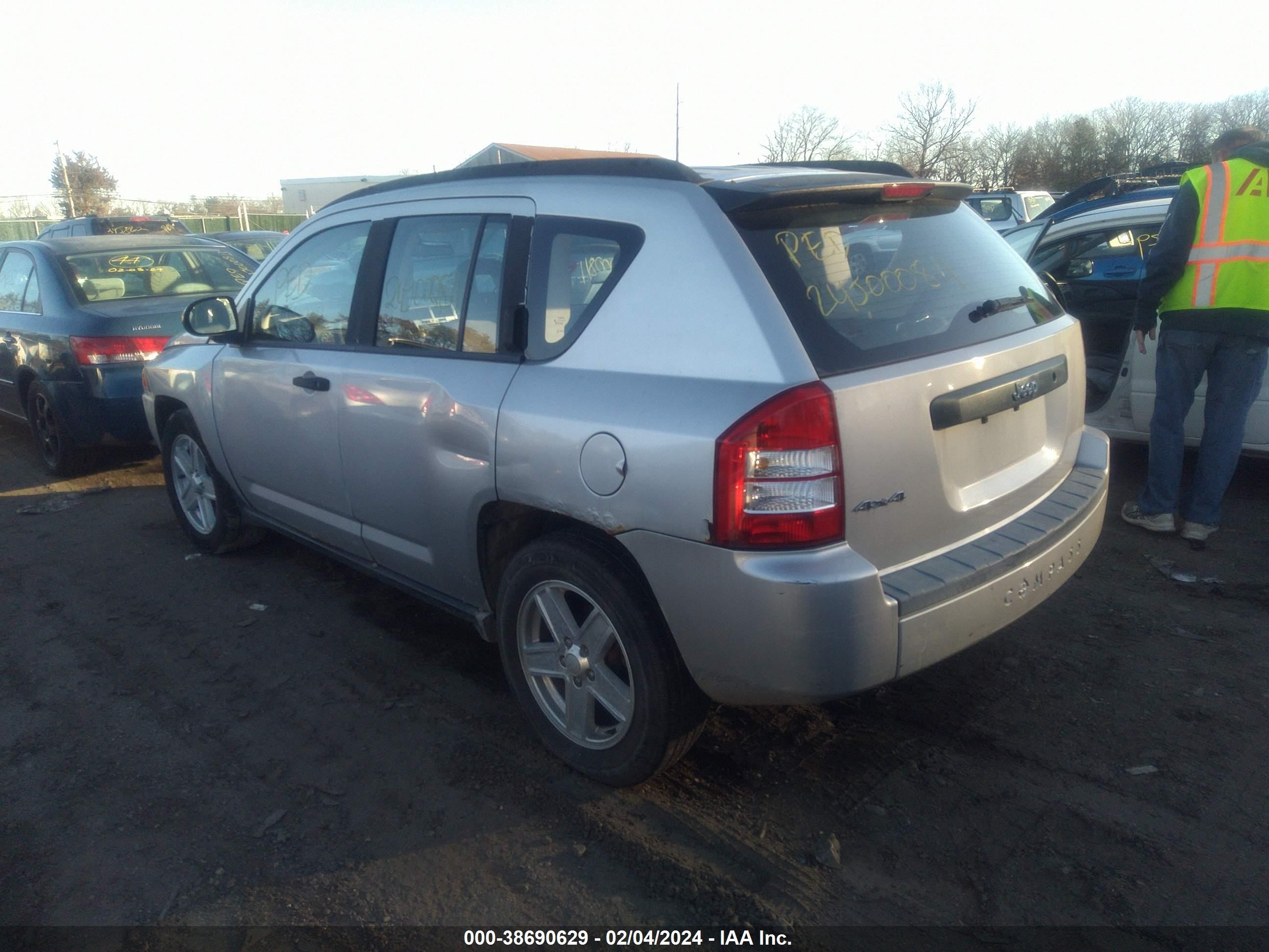 Photo 2 VIN: 1J8FF47WX7D429474 - JEEP COMPASS 