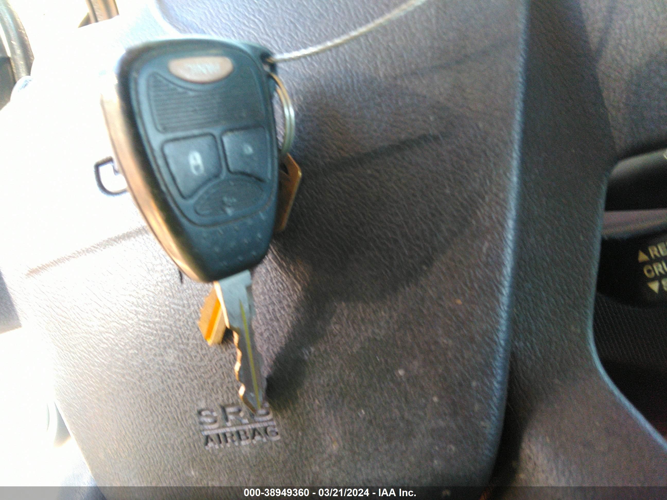 Photo 10 VIN: 1J8FF48W07D412889 - JEEP LIBERTY (PATRIOT) 