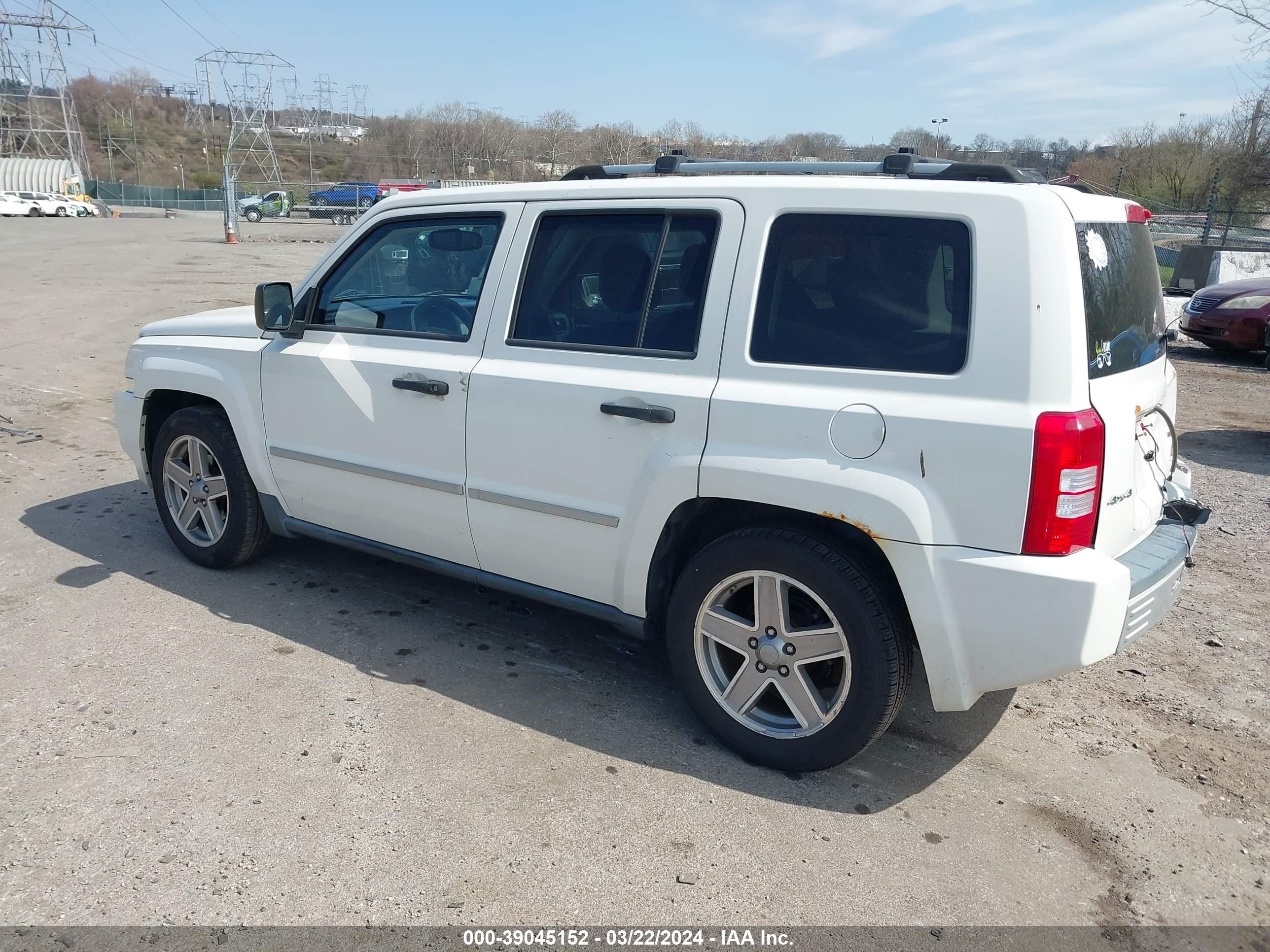 Photo 2 VIN: 1J8FF48W88D713718 - JEEP LIBERTY (PATRIOT) 