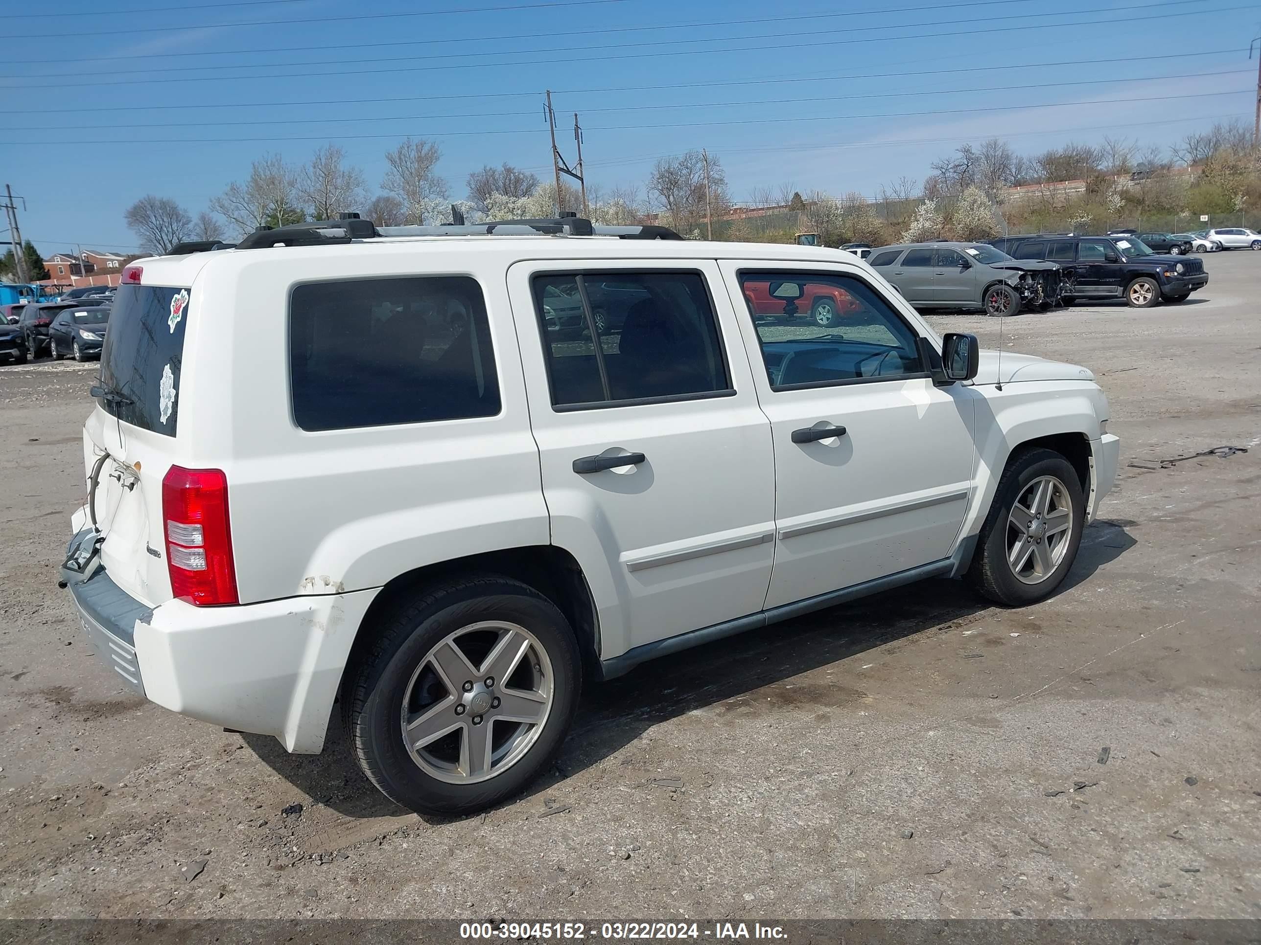 Photo 3 VIN: 1J8FF48W88D713718 - JEEP LIBERTY (PATRIOT) 