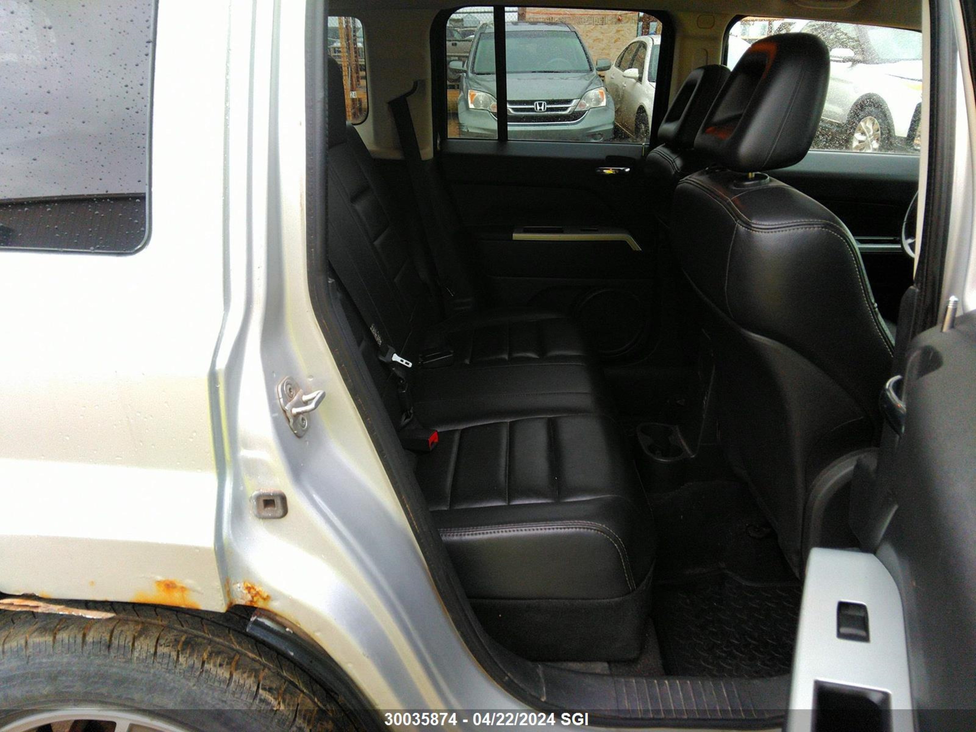 Photo 7 VIN: 1J8FF48W98D704476 - JEEP LIBERTY (PATRIOT) 