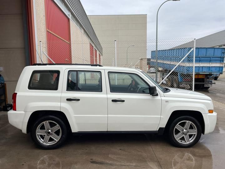 Photo 4 VIN: 1J8FFC8Y08D606044 - JEEP PATRIOT 