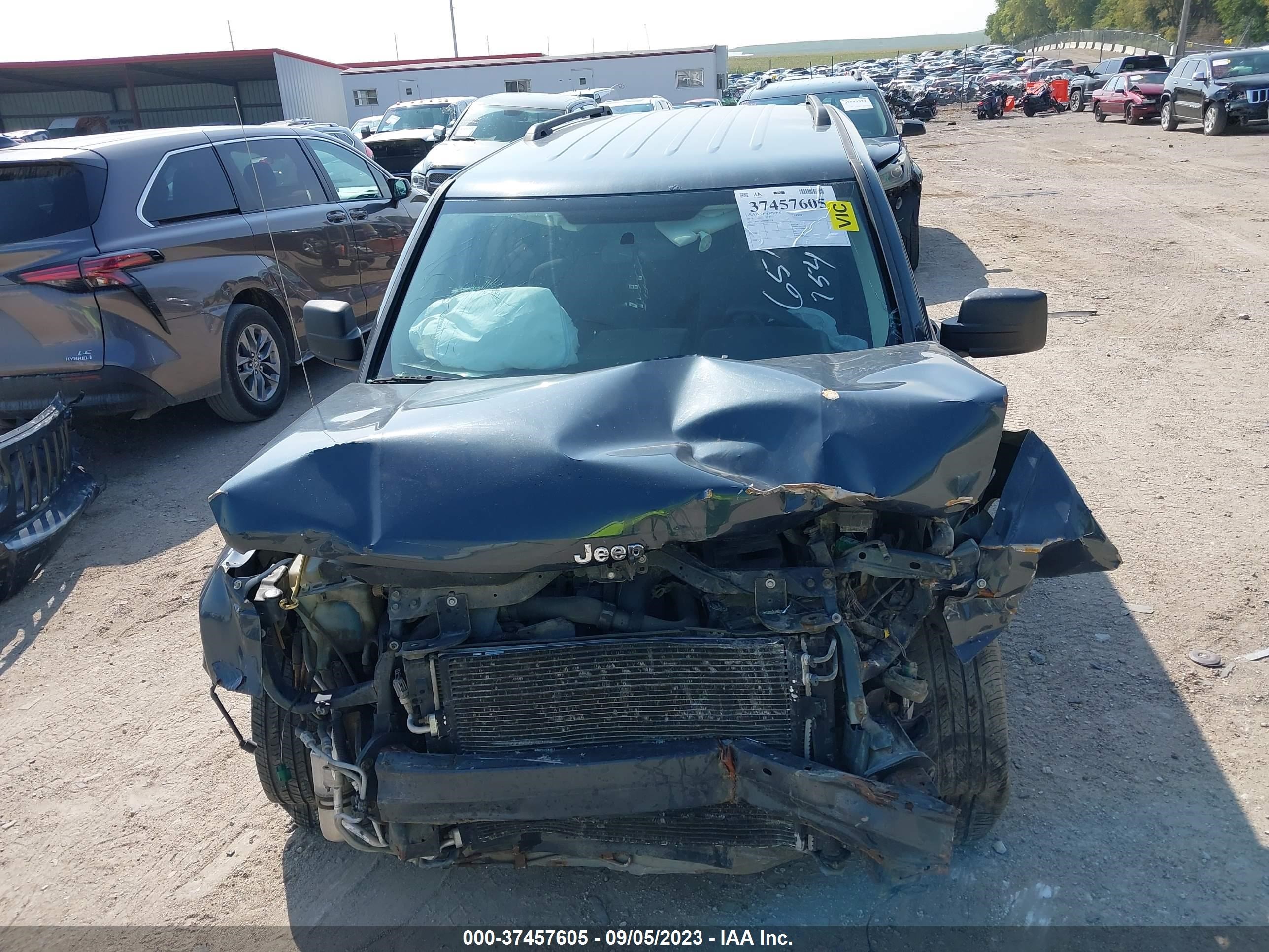 Photo 10 VIN: 1J8FT28007D397738 - JEEP LIBERTY (PATRIOT) 