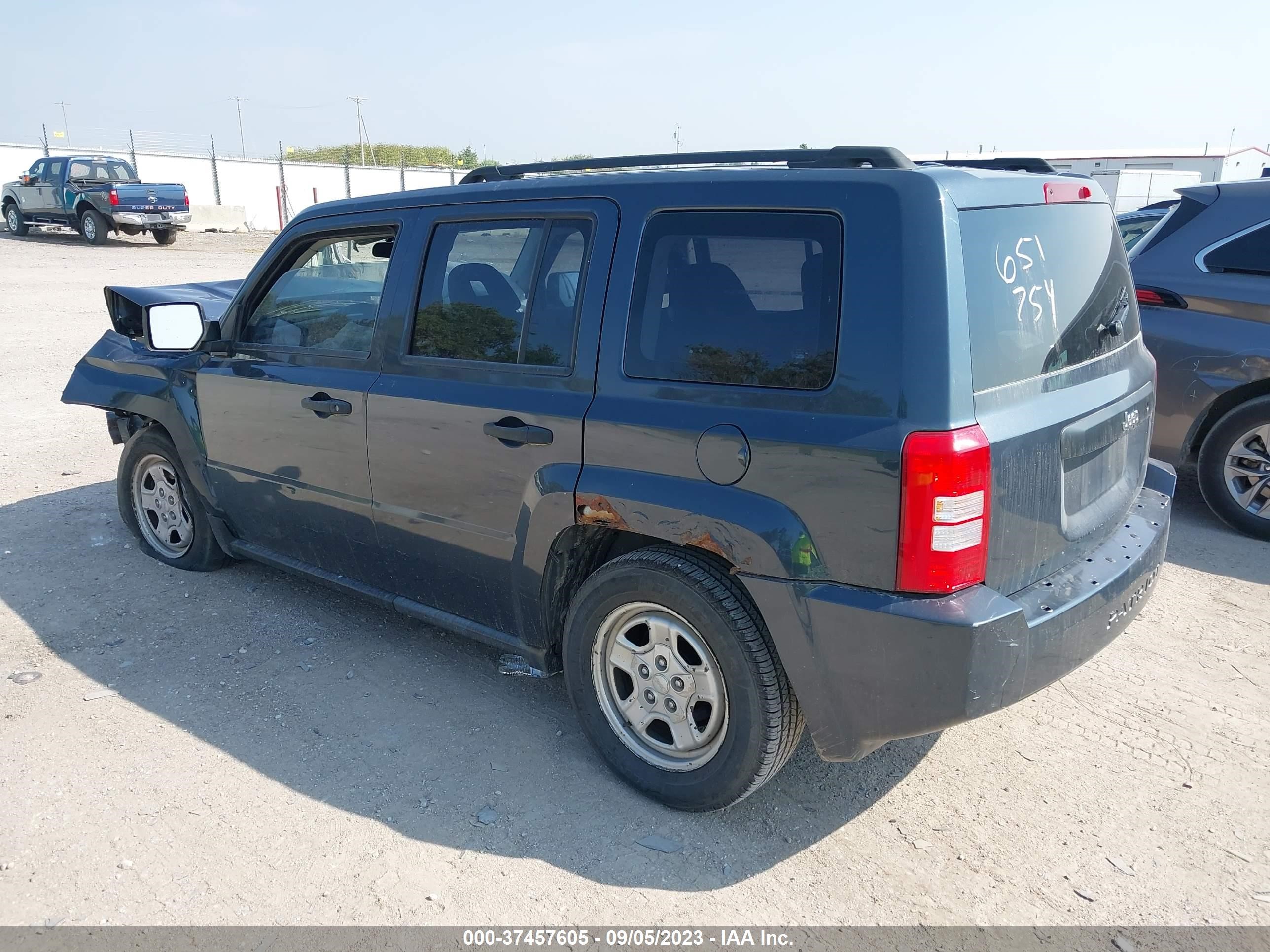 Photo 2 VIN: 1J8FT28007D397738 - JEEP LIBERTY (PATRIOT) 