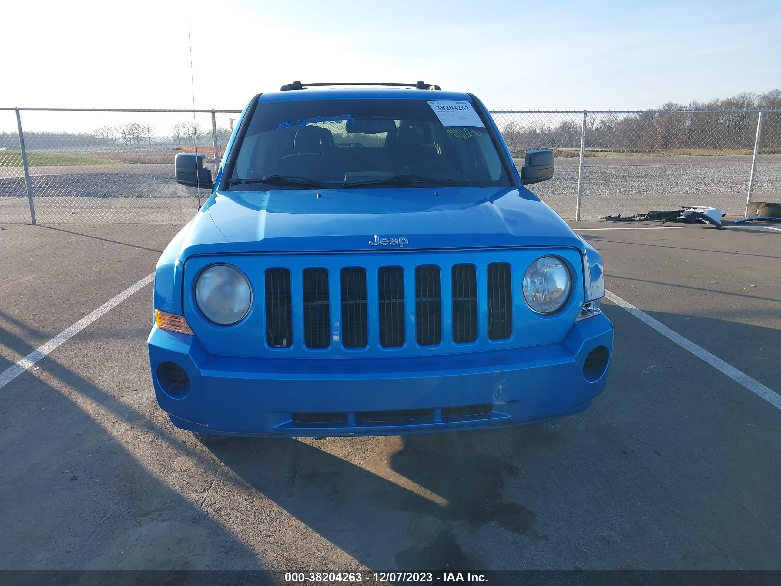 Photo 12 VIN: 1J8FT28028D637289 - JEEP LIBERTY (PATRIOT) 