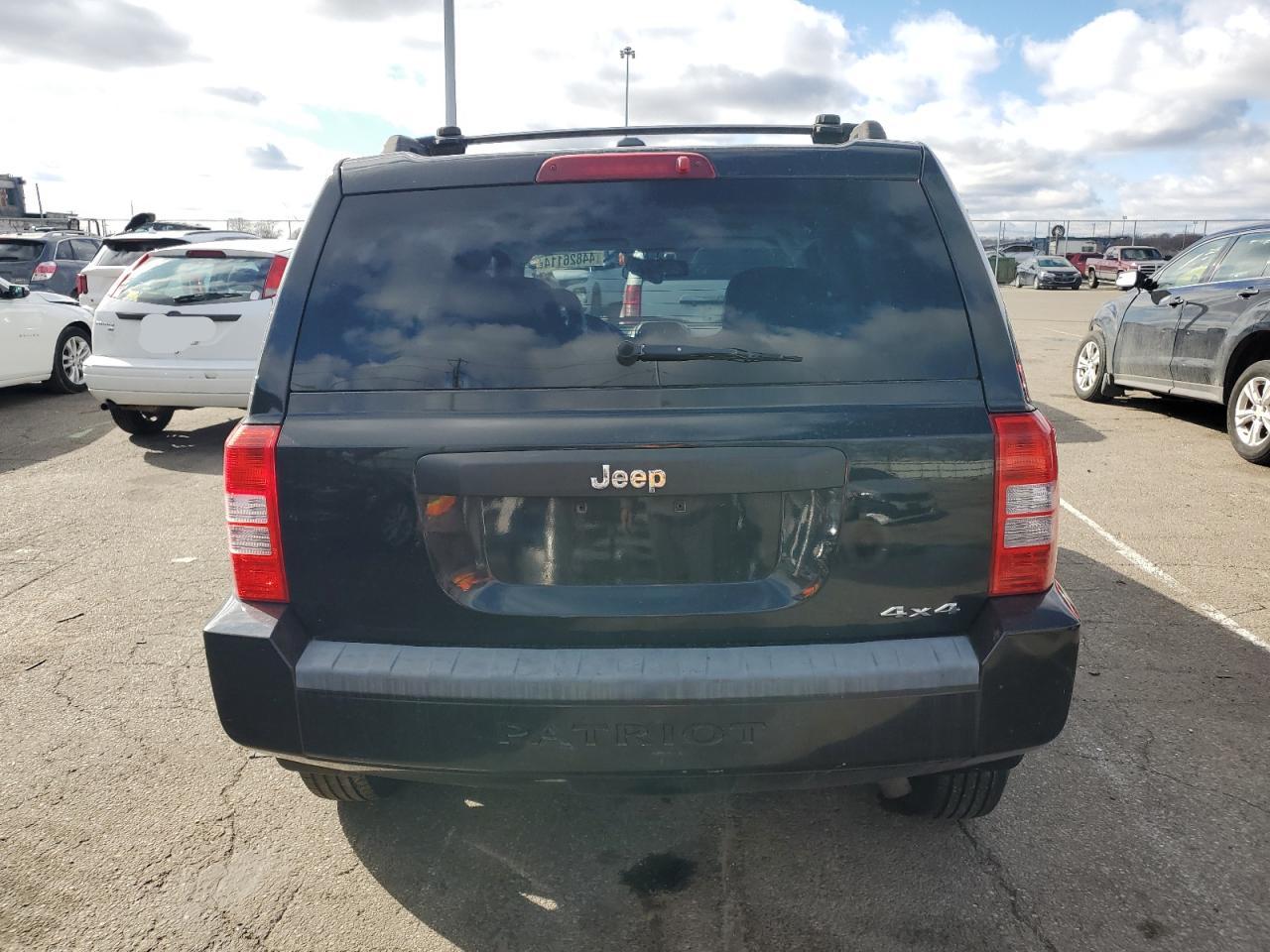 Photo 5 VIN: 1J8FT28B09D178010 - JEEP LIBERTY (PATRIOT) 