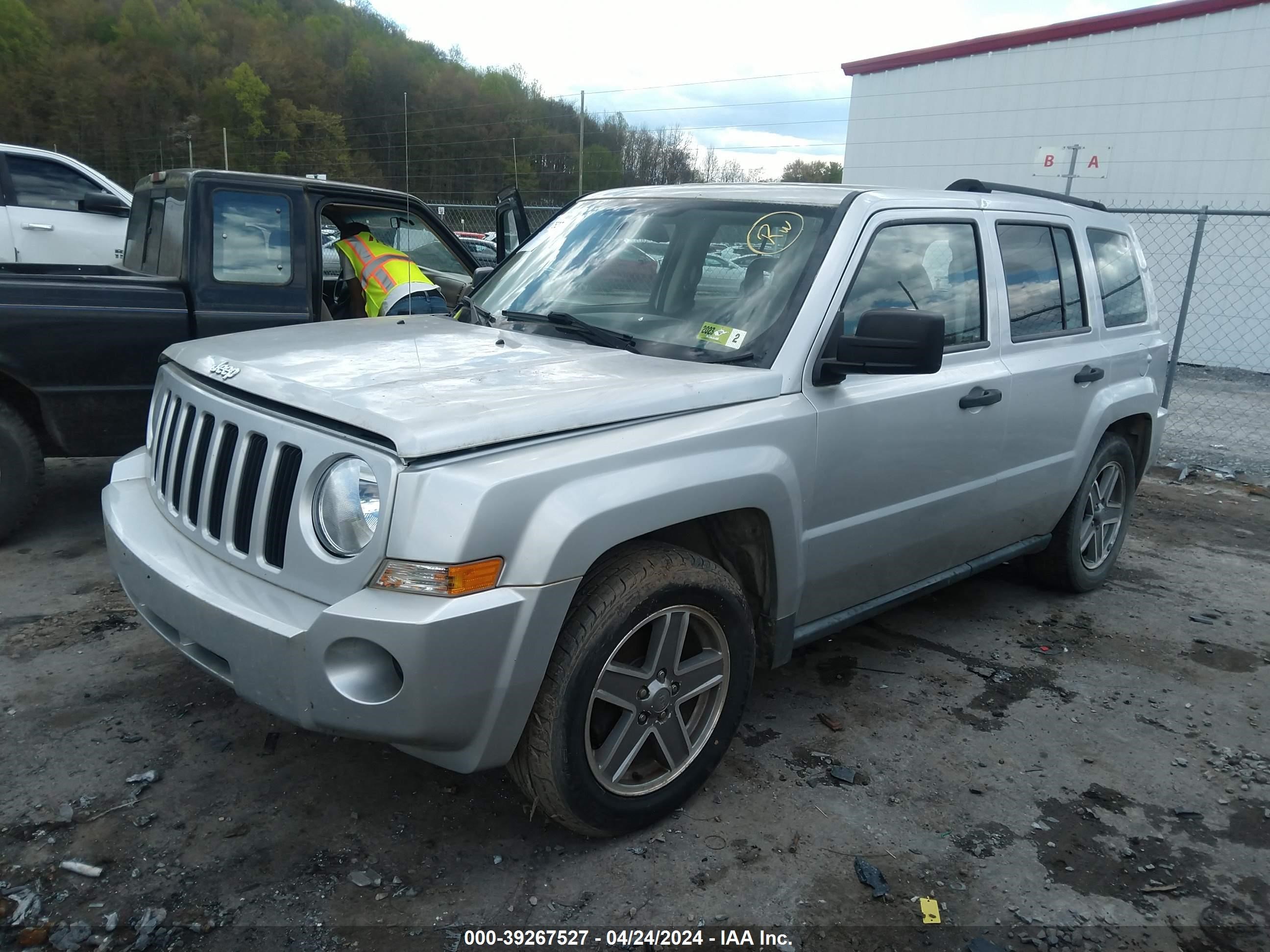 Photo 1 VIN: 1J8FT28W27D294874 - JEEP LIBERTY (PATRIOT) 