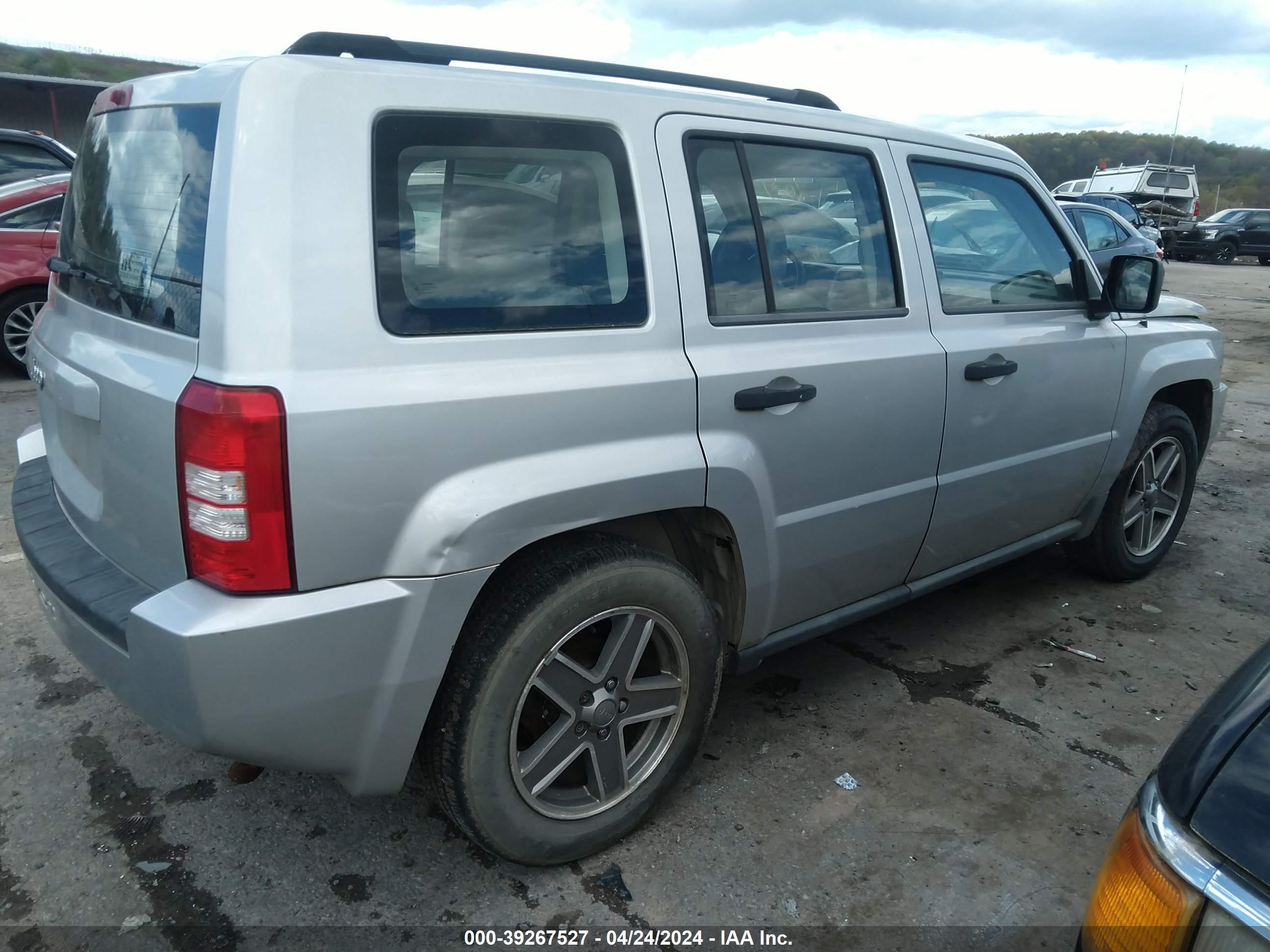 Photo 3 VIN: 1J8FT28W27D294874 - JEEP LIBERTY (PATRIOT) 