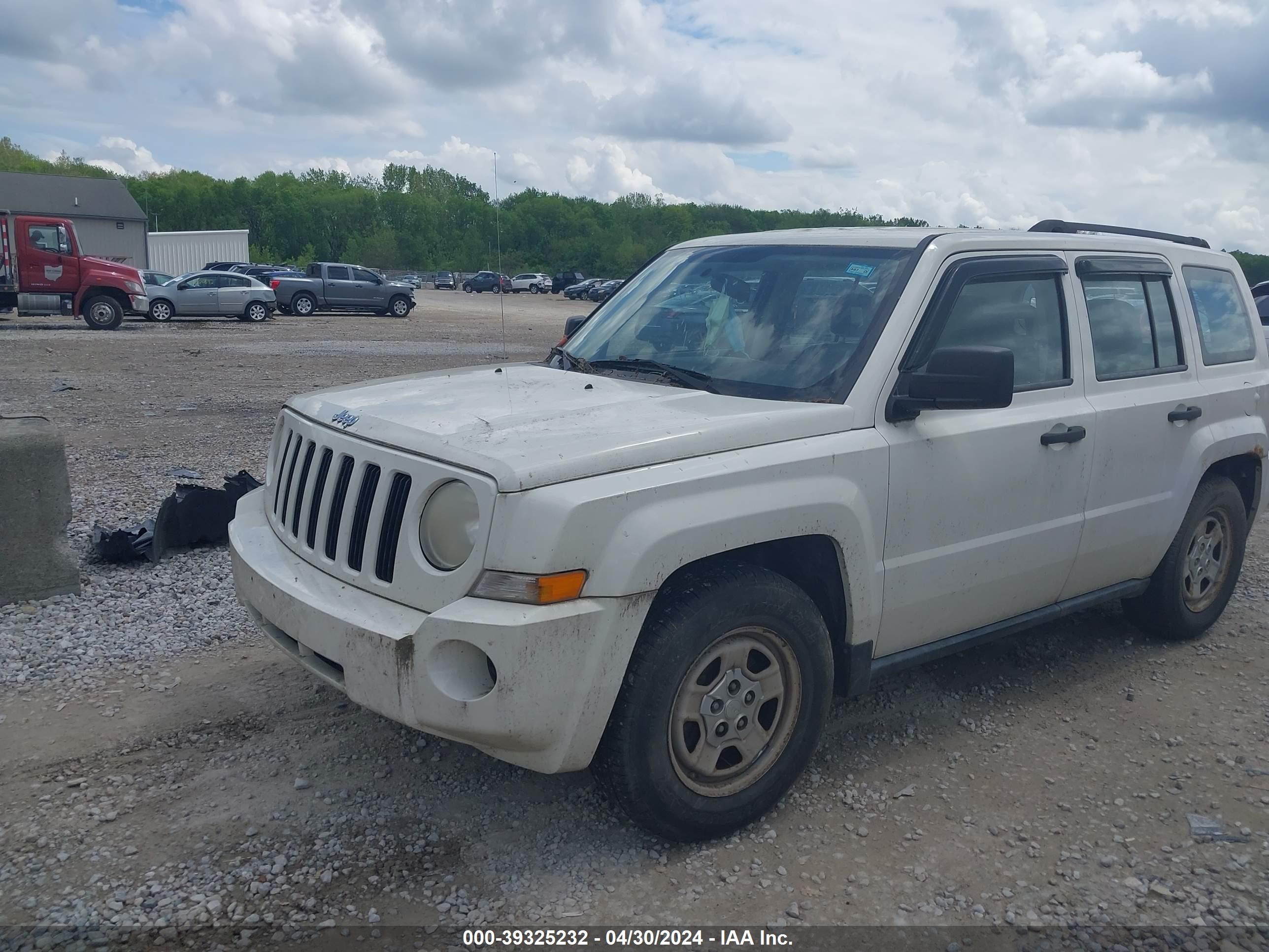 Photo 1 VIN: 1J8FT28W38D601468 - JEEP LIBERTY (PATRIOT) 