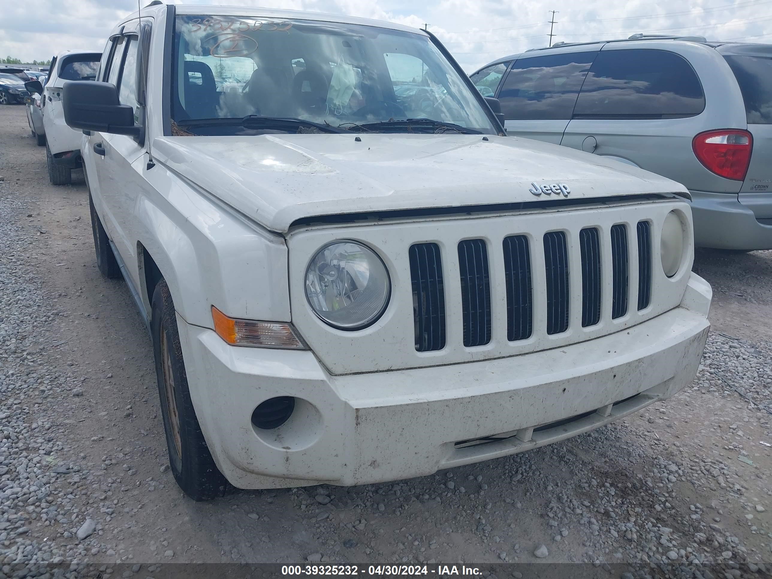 Photo 5 VIN: 1J8FT28W38D601468 - JEEP LIBERTY (PATRIOT) 