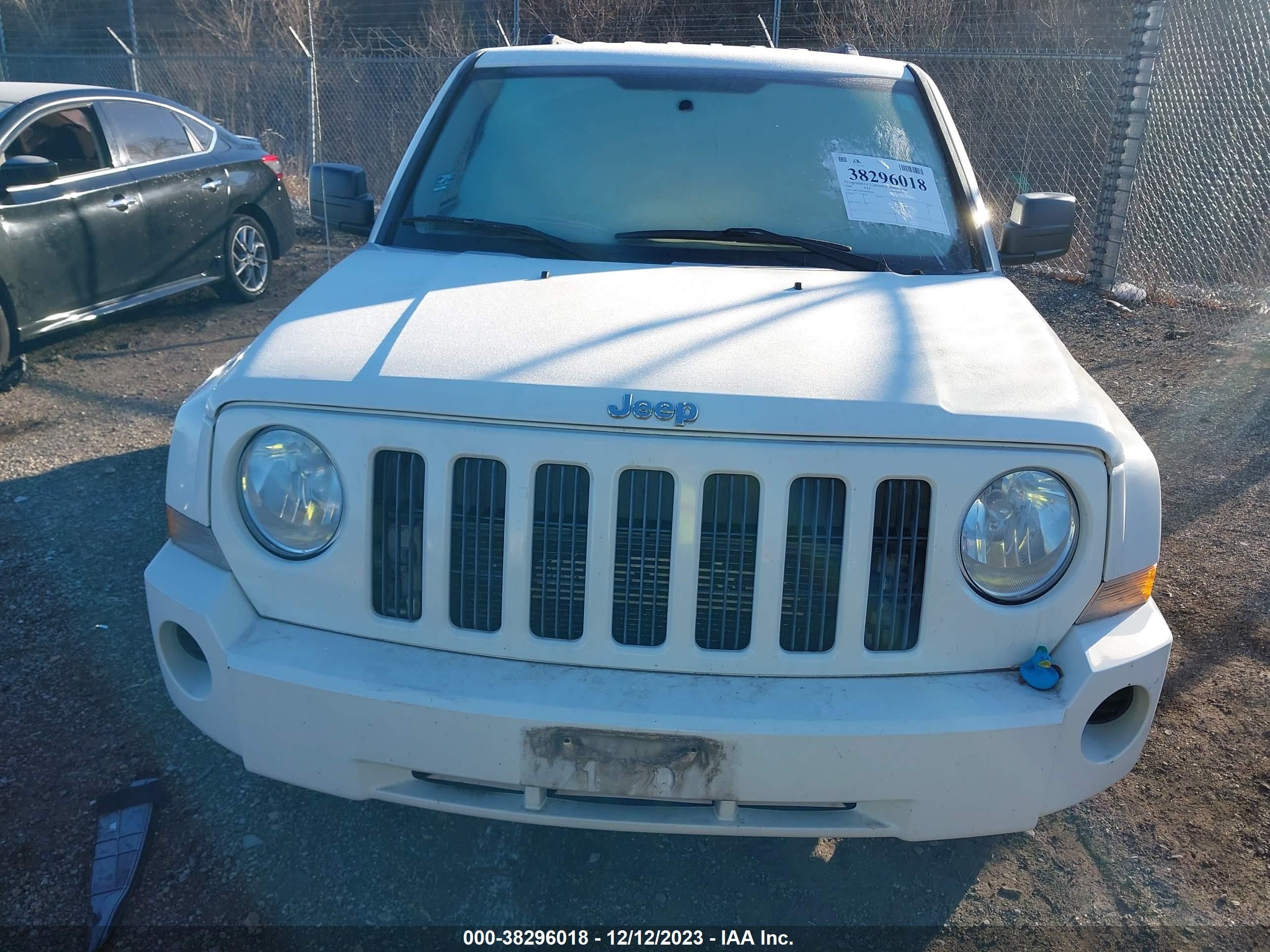 Photo 5 VIN: 1J8FT28W38D626838 - JEEP LIBERTY (PATRIOT) 