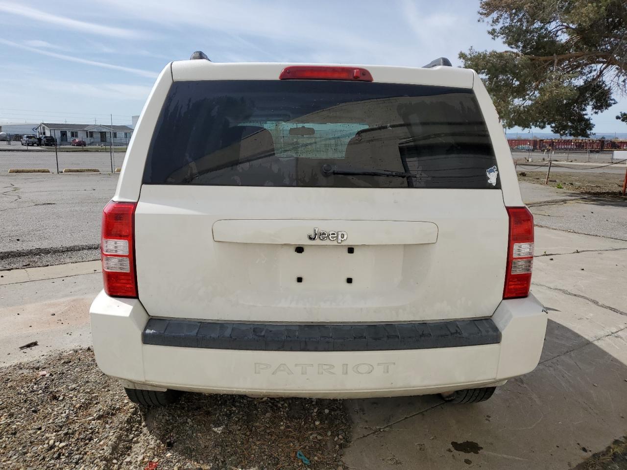 Photo 5 VIN: 1J8FT28W38D725286 - JEEP LIBERTY (PATRIOT) 