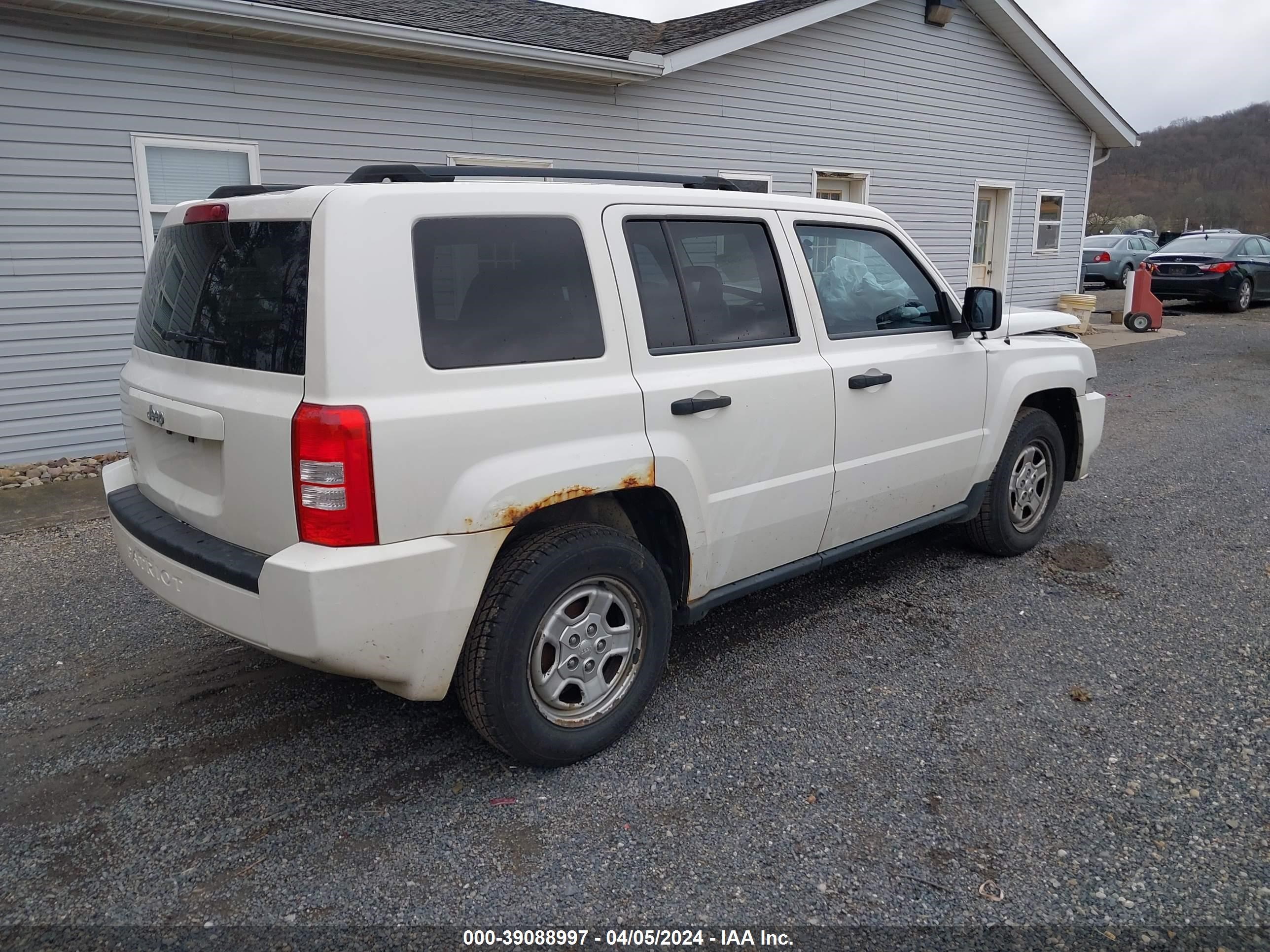 Photo 3 VIN: 1J8FT28W38D777291 - JEEP LIBERTY (PATRIOT) 