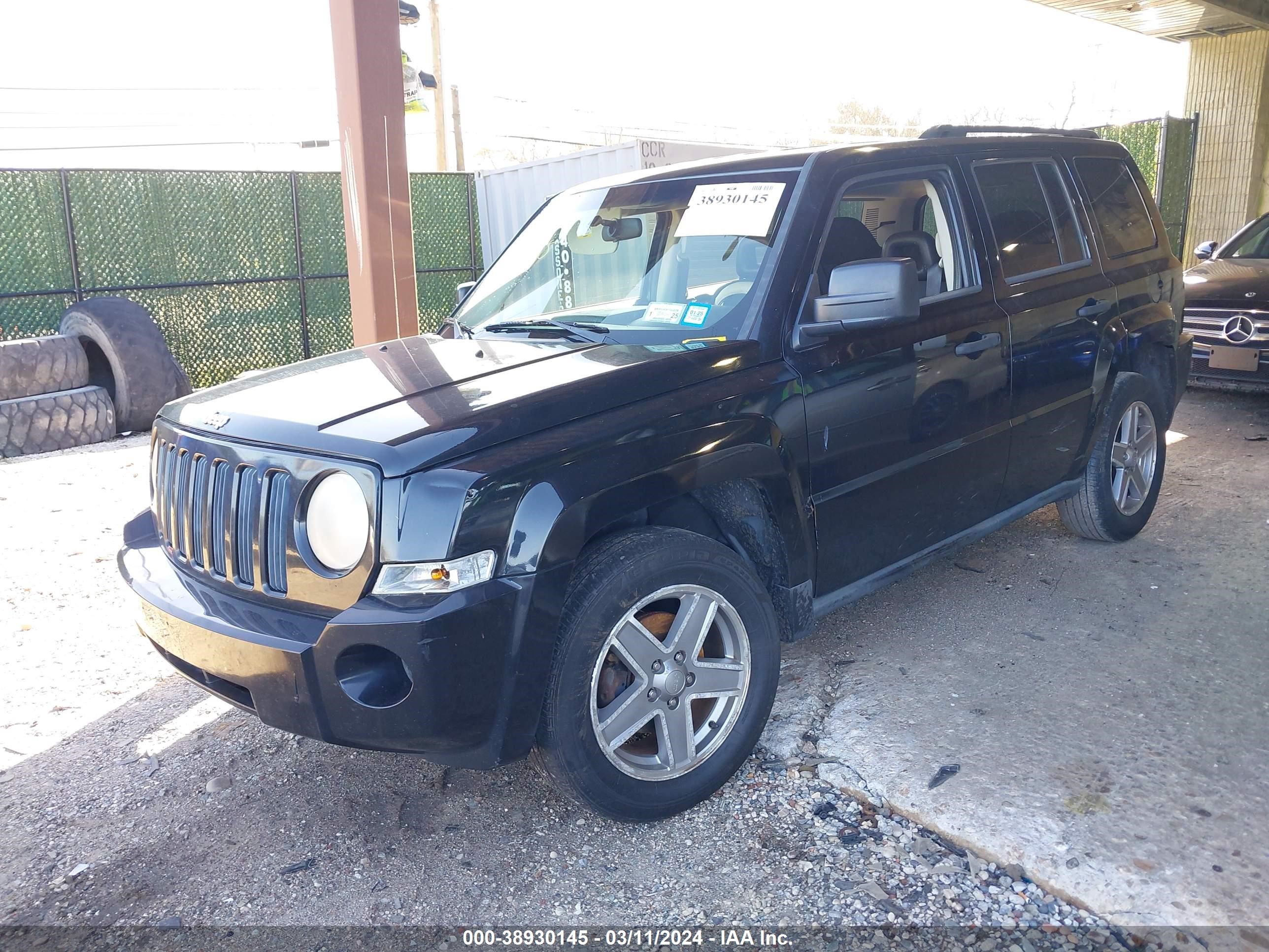 Photo 1 VIN: 1J8FT28W58D707727 - JEEP LIBERTY (PATRIOT) 