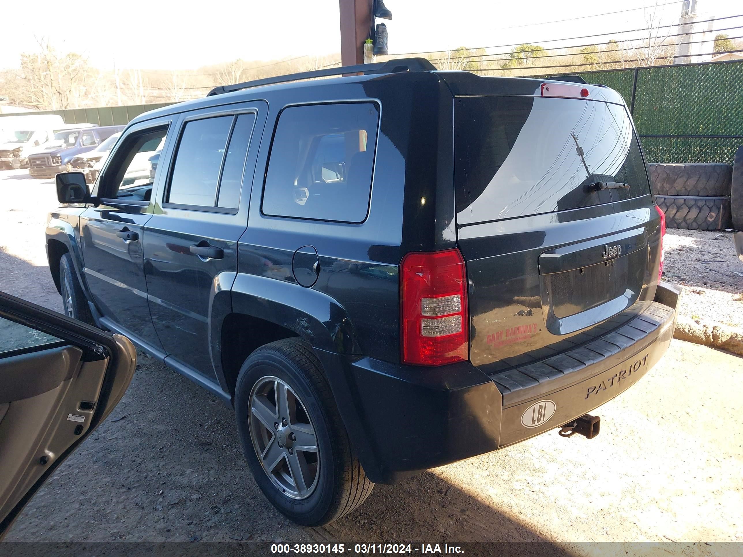 Photo 2 VIN: 1J8FT28W58D707727 - JEEP LIBERTY (PATRIOT) 