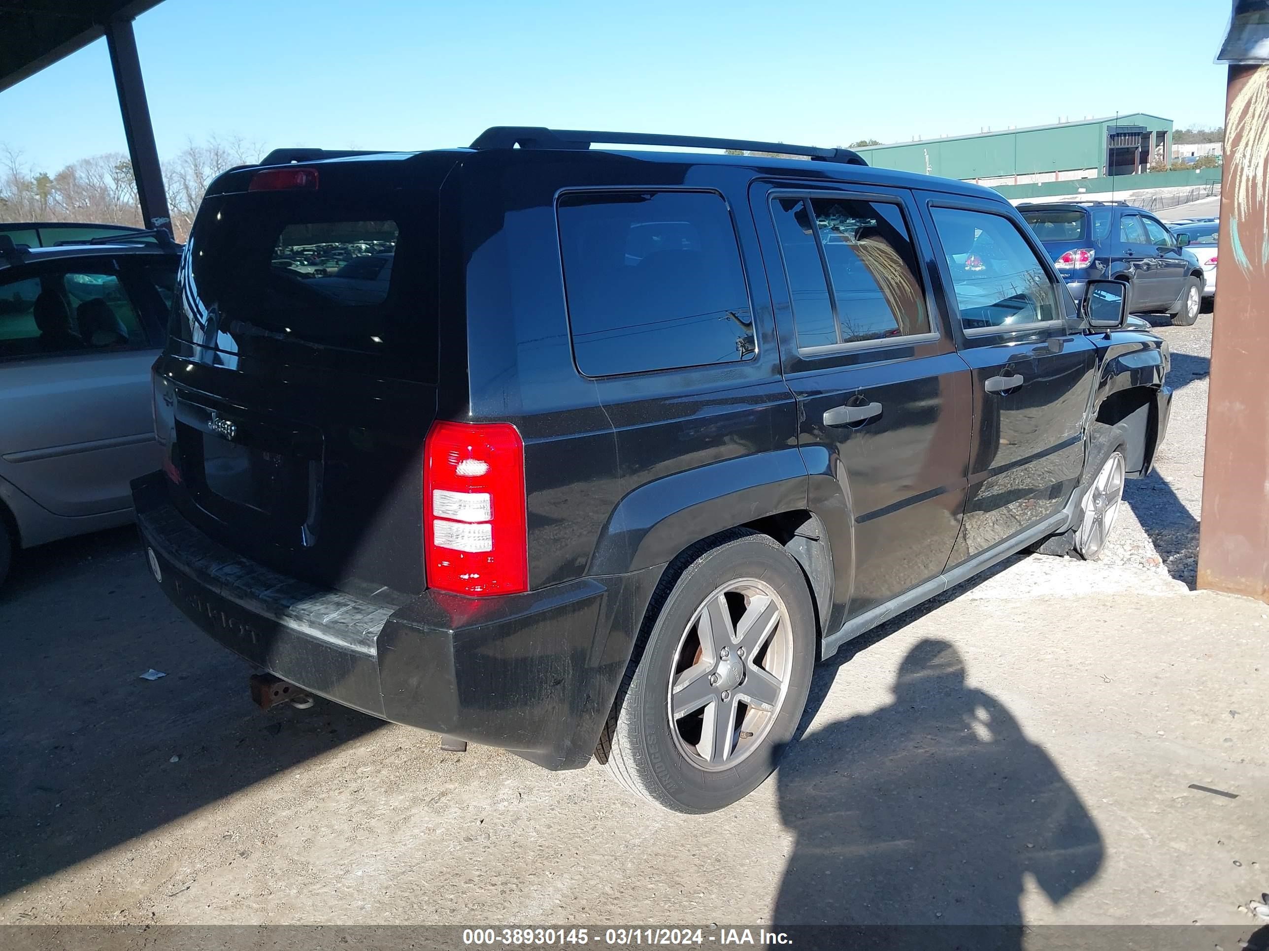 Photo 3 VIN: 1J8FT28W58D707727 - JEEP LIBERTY (PATRIOT) 