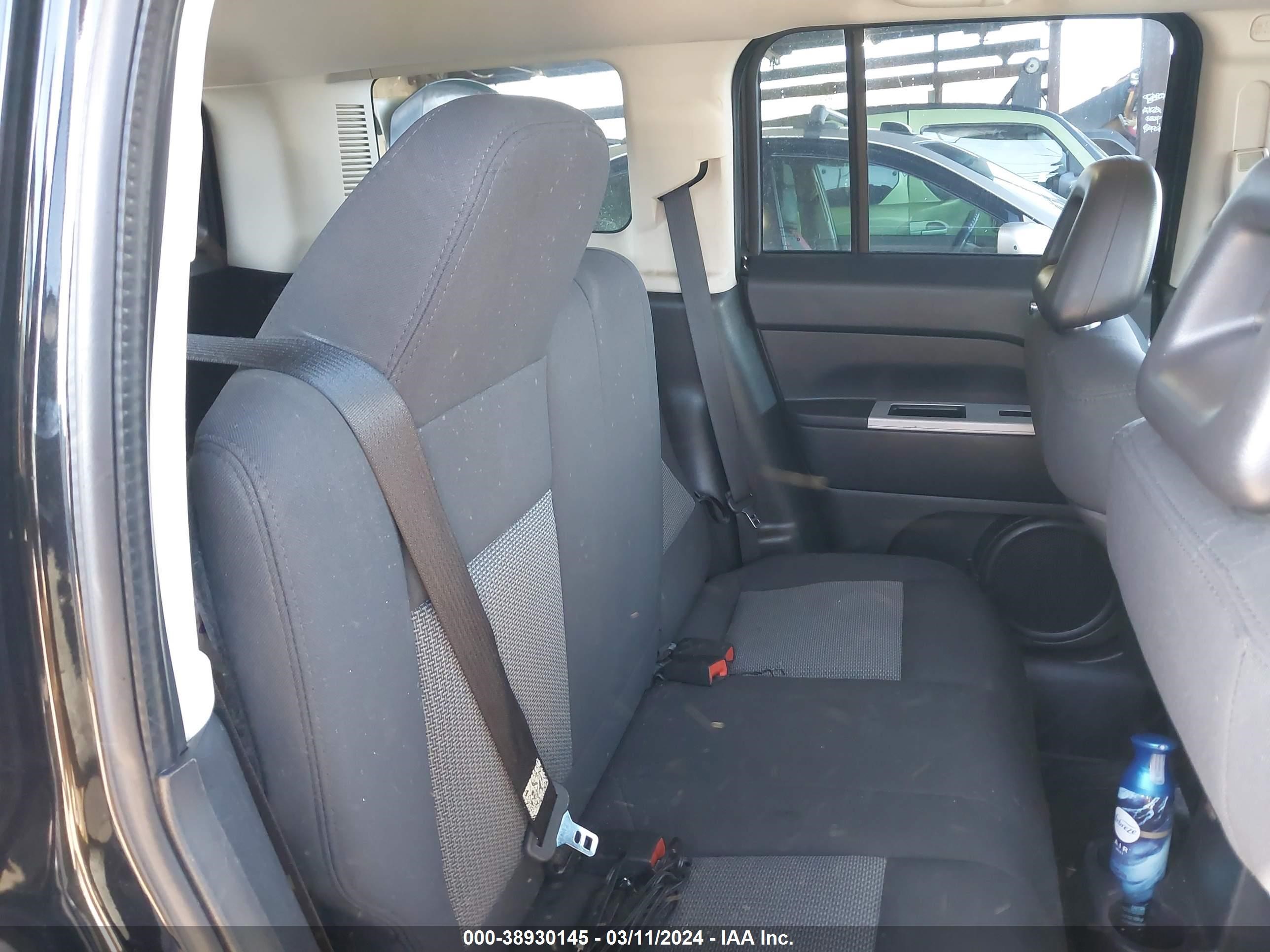 Photo 7 VIN: 1J8FT28W58D707727 - JEEP LIBERTY (PATRIOT) 