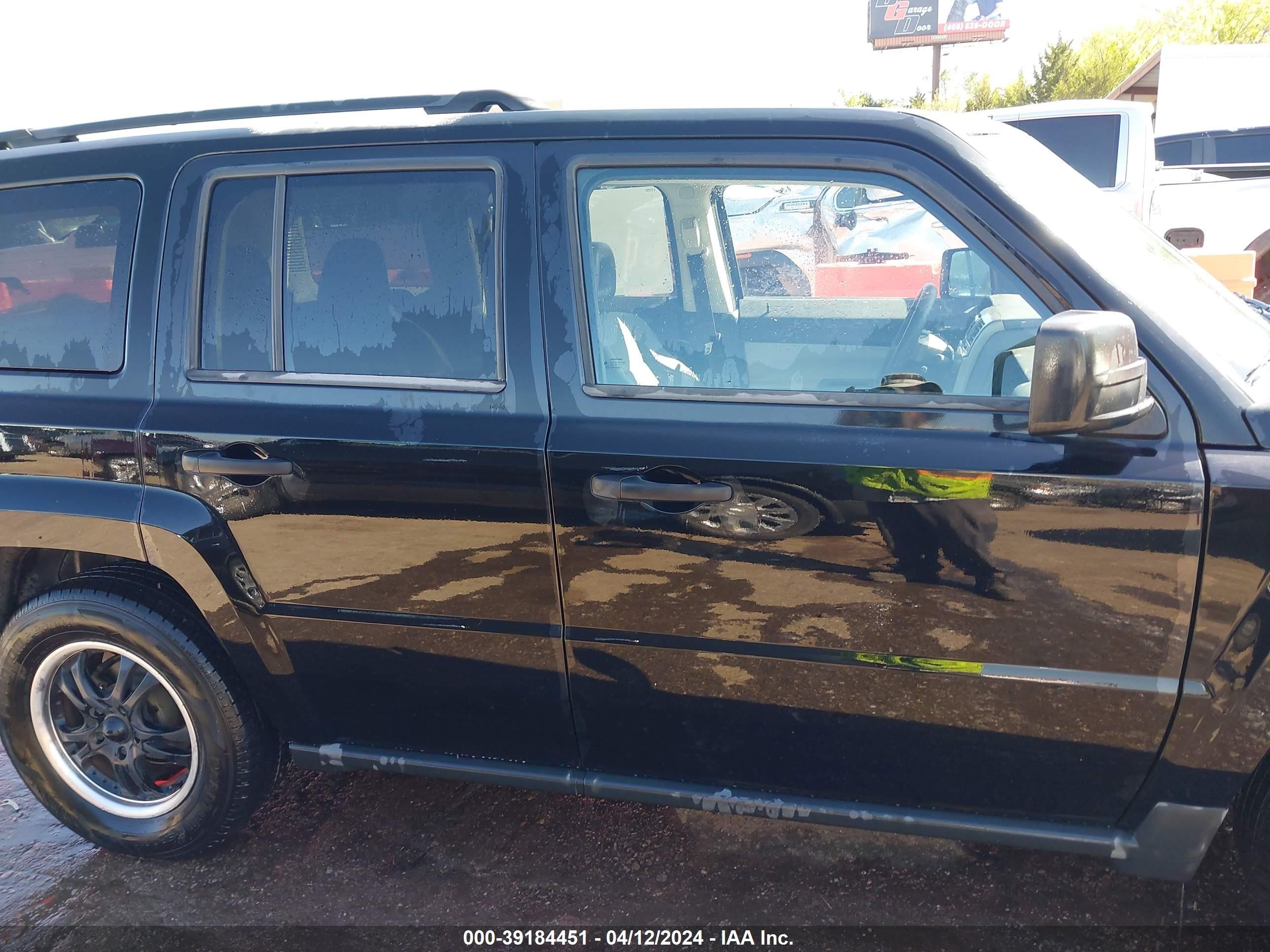 Photo 12 VIN: 1J8FT28W97D276498 - JEEP LIBERTY (PATRIOT) 