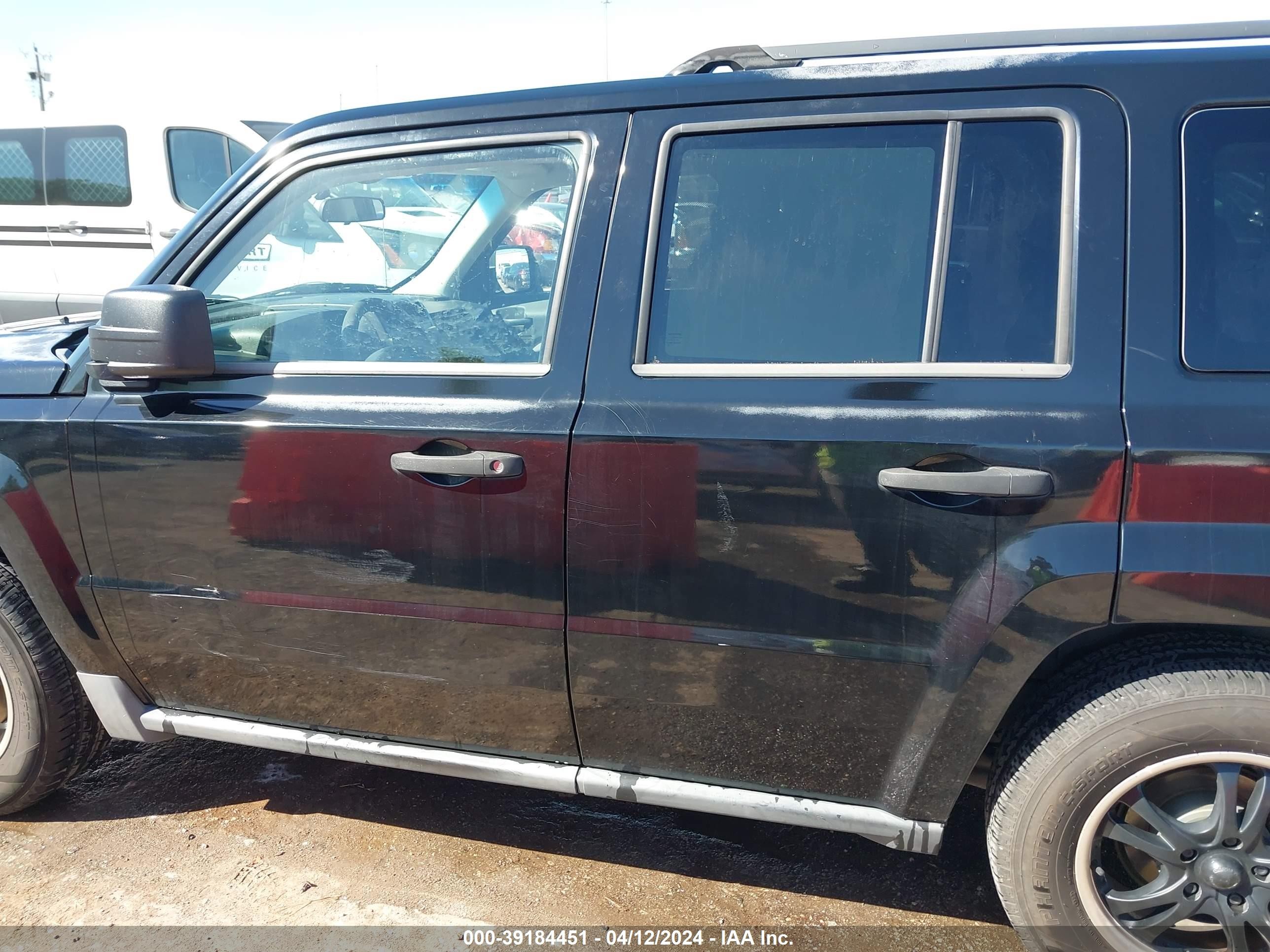 Photo 13 VIN: 1J8FT28W97D276498 - JEEP LIBERTY (PATRIOT) 