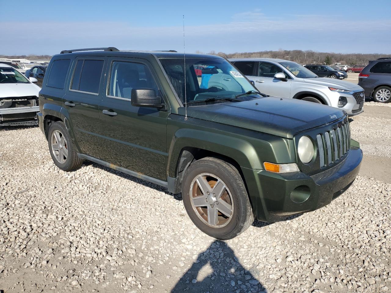 Photo 3 VIN: 1J8FT28W98D706886 - JEEP LIBERTY (PATRIOT) 