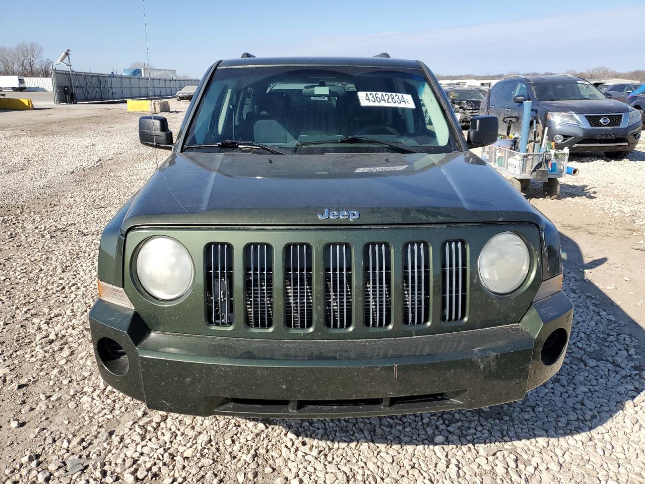 Photo 4 VIN: 1J8FT28W98D706886 - JEEP LIBERTY (PATRIOT) 