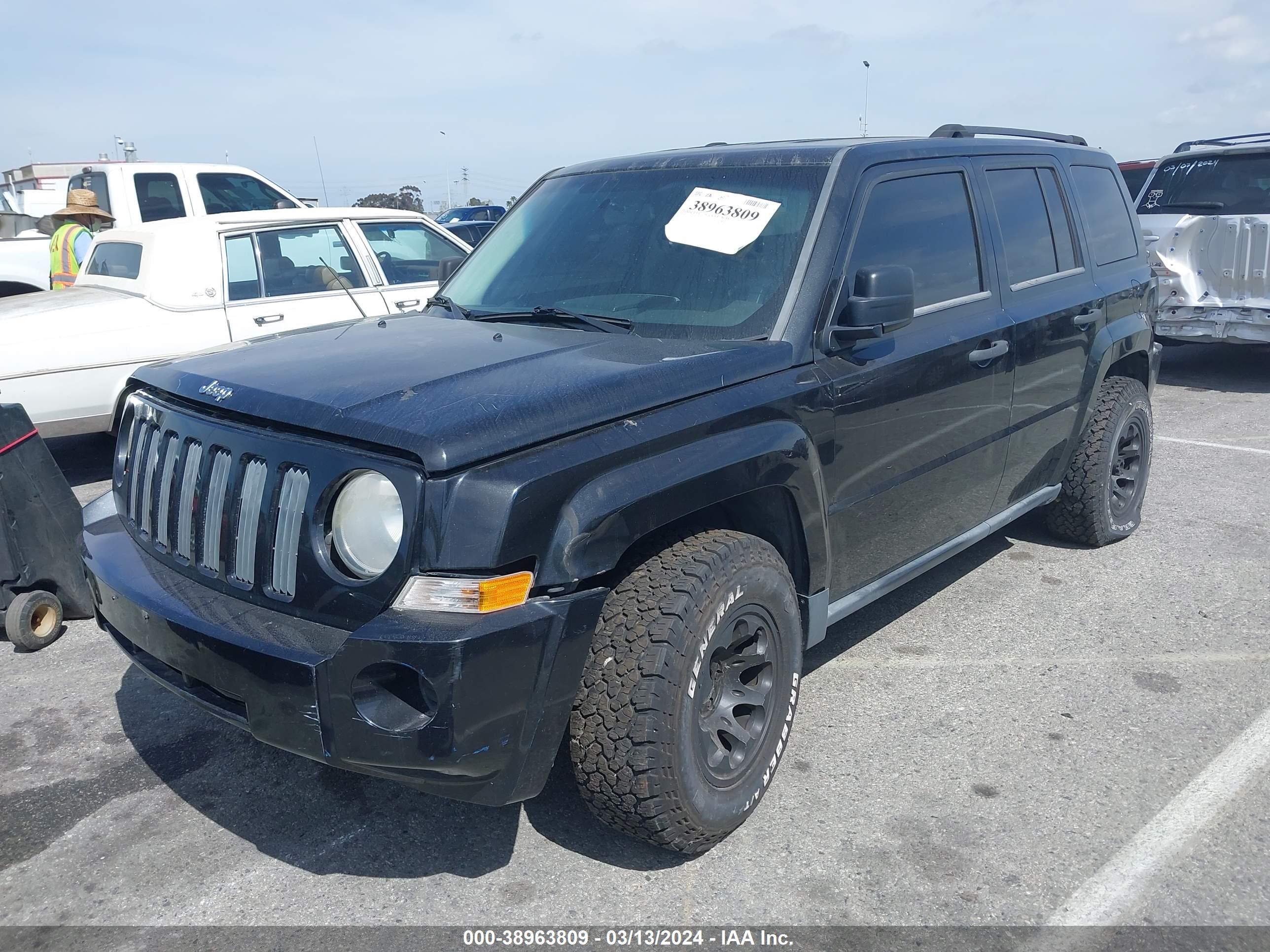 Photo 1 VIN: 1J8FT28W98D760785 - JEEP LIBERTY (PATRIOT) 