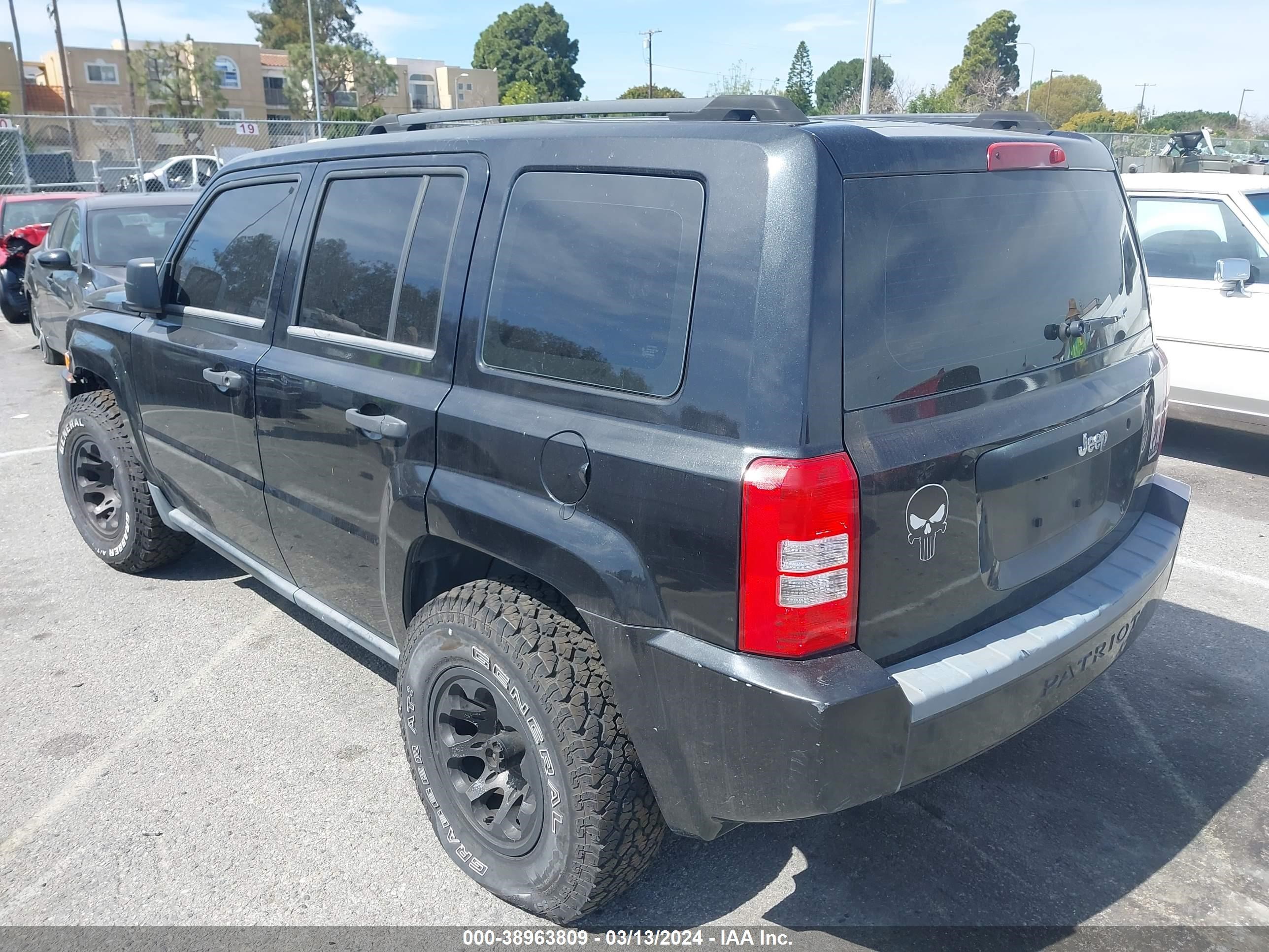 Photo 2 VIN: 1J8FT28W98D760785 - JEEP LIBERTY (PATRIOT) 