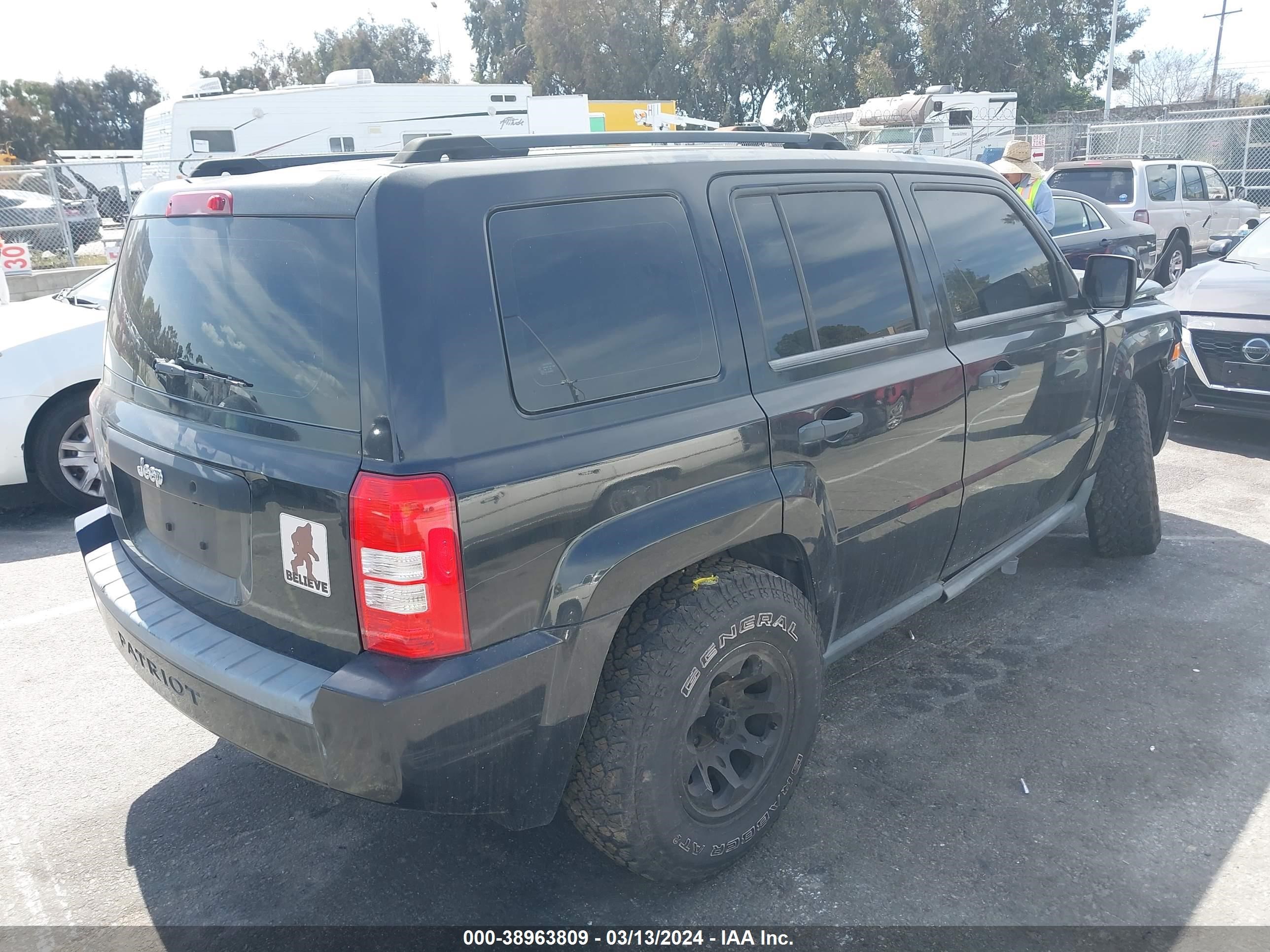 Photo 3 VIN: 1J8FT28W98D760785 - JEEP LIBERTY (PATRIOT) 