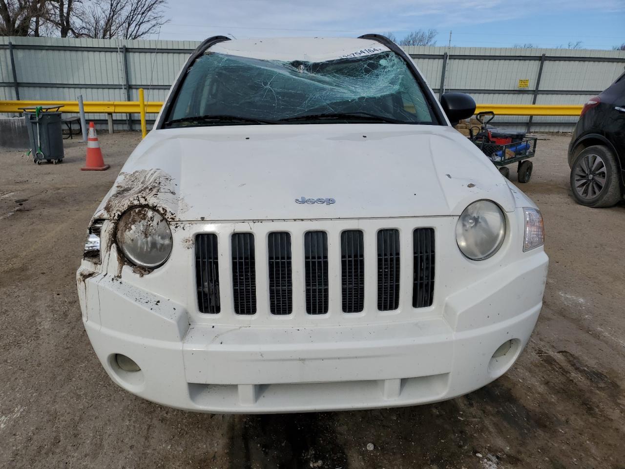 Photo 4 VIN: 1J8FT47038D519734 - JEEP COMPASS 