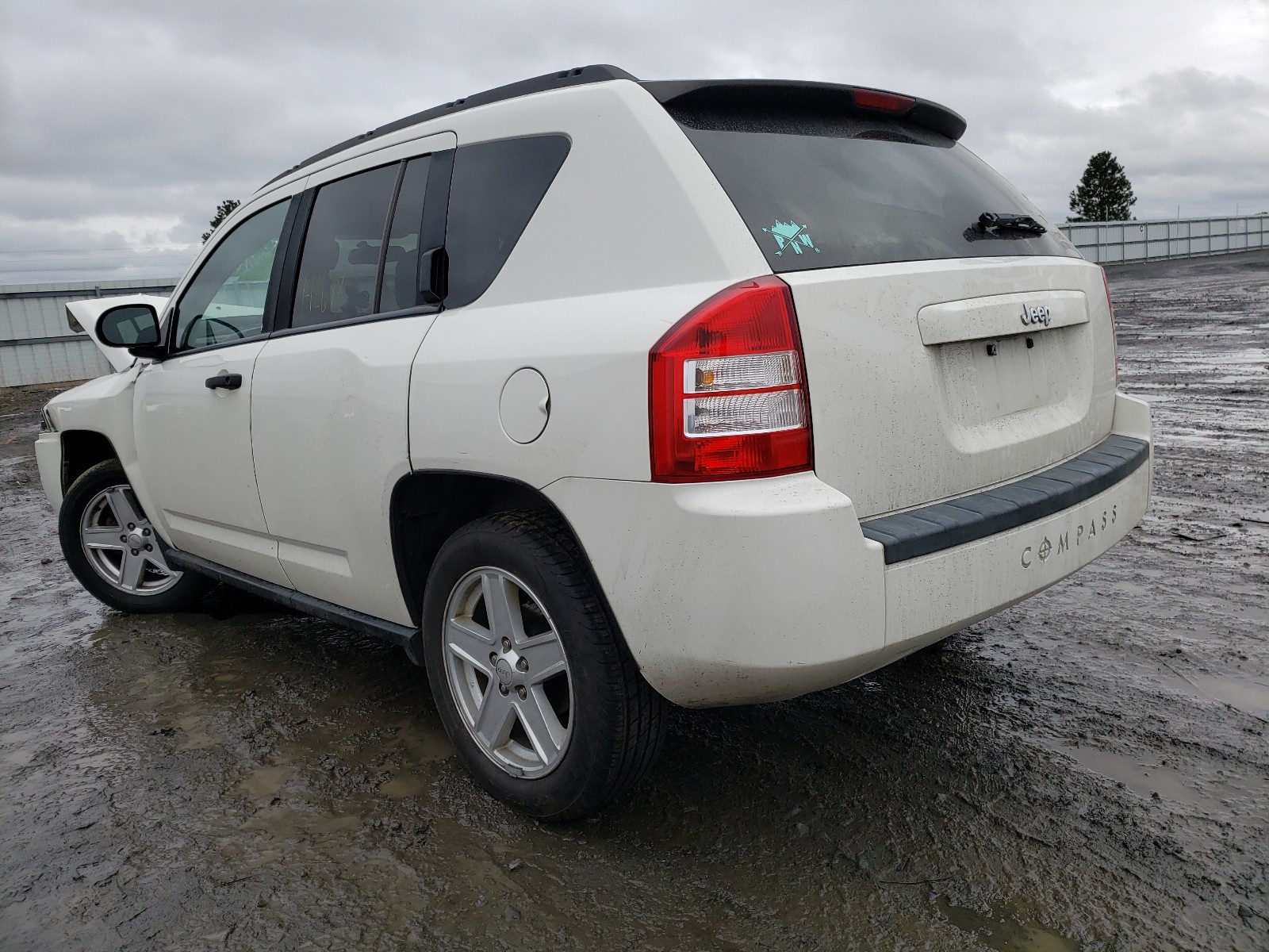 Photo 2 VIN: 1J8FT47057D420489 - JEEP COMPASS 