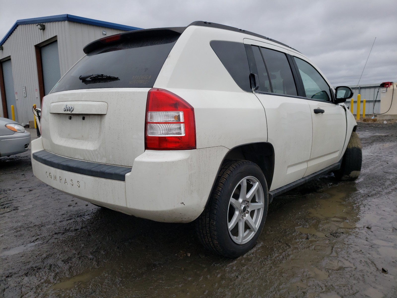 Photo 3 VIN: 1J8FT47057D420489 - JEEP COMPASS 