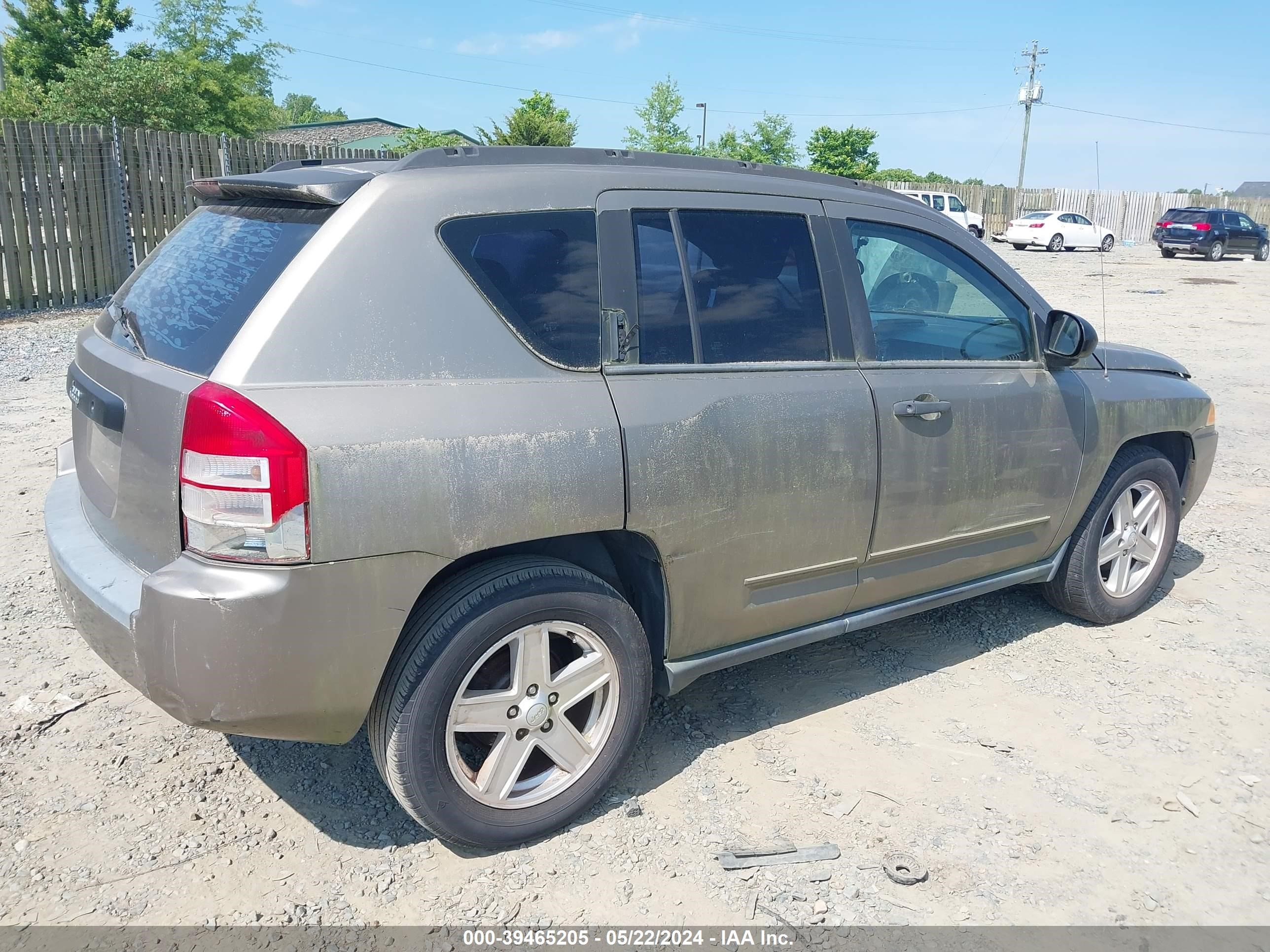 Photo 3 VIN: 1J8FT47088D547903 - JEEP COMPASS 