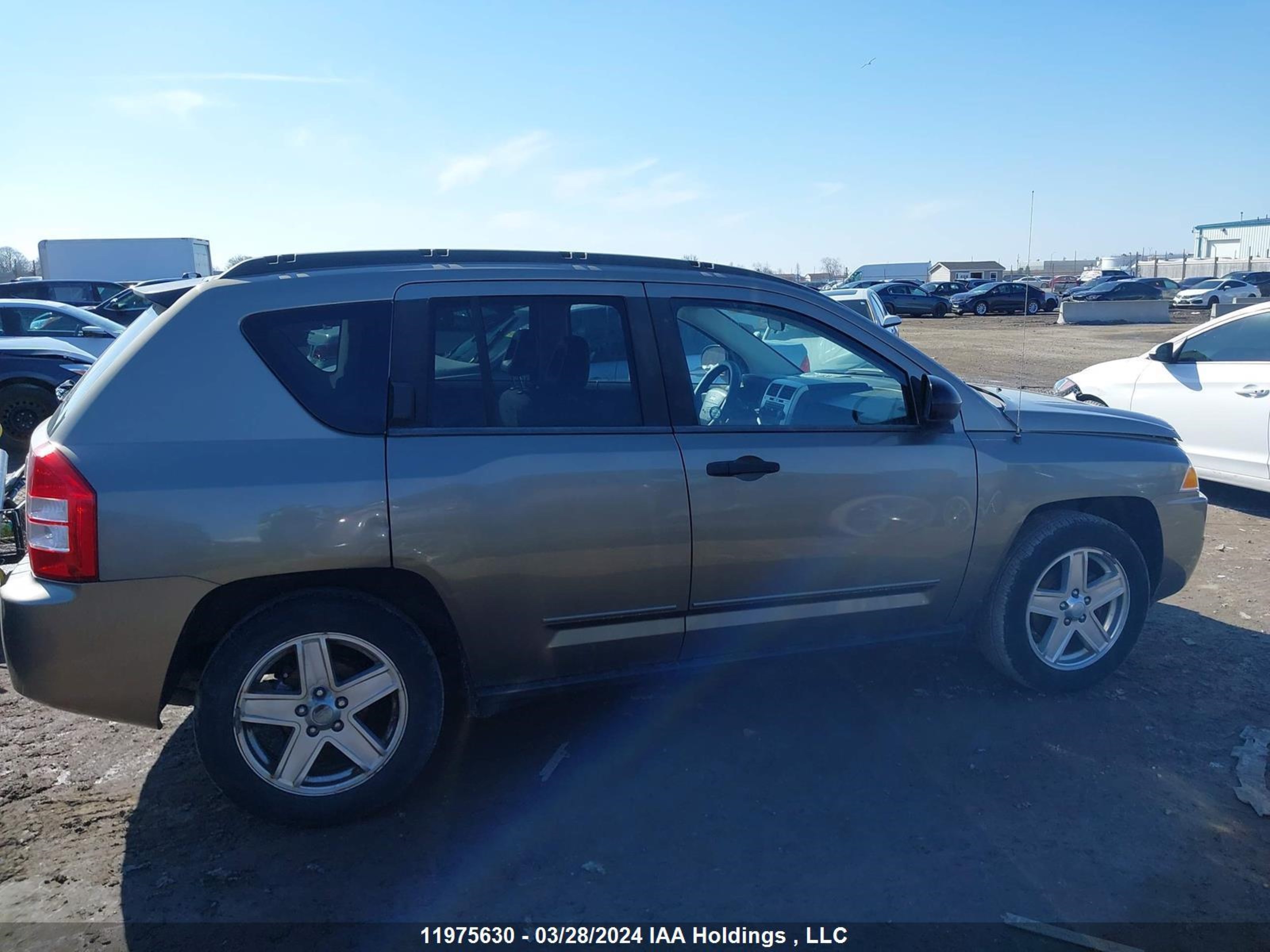 Photo 12 VIN: 1J8FT47W28D566290 - JEEP COMPASS 