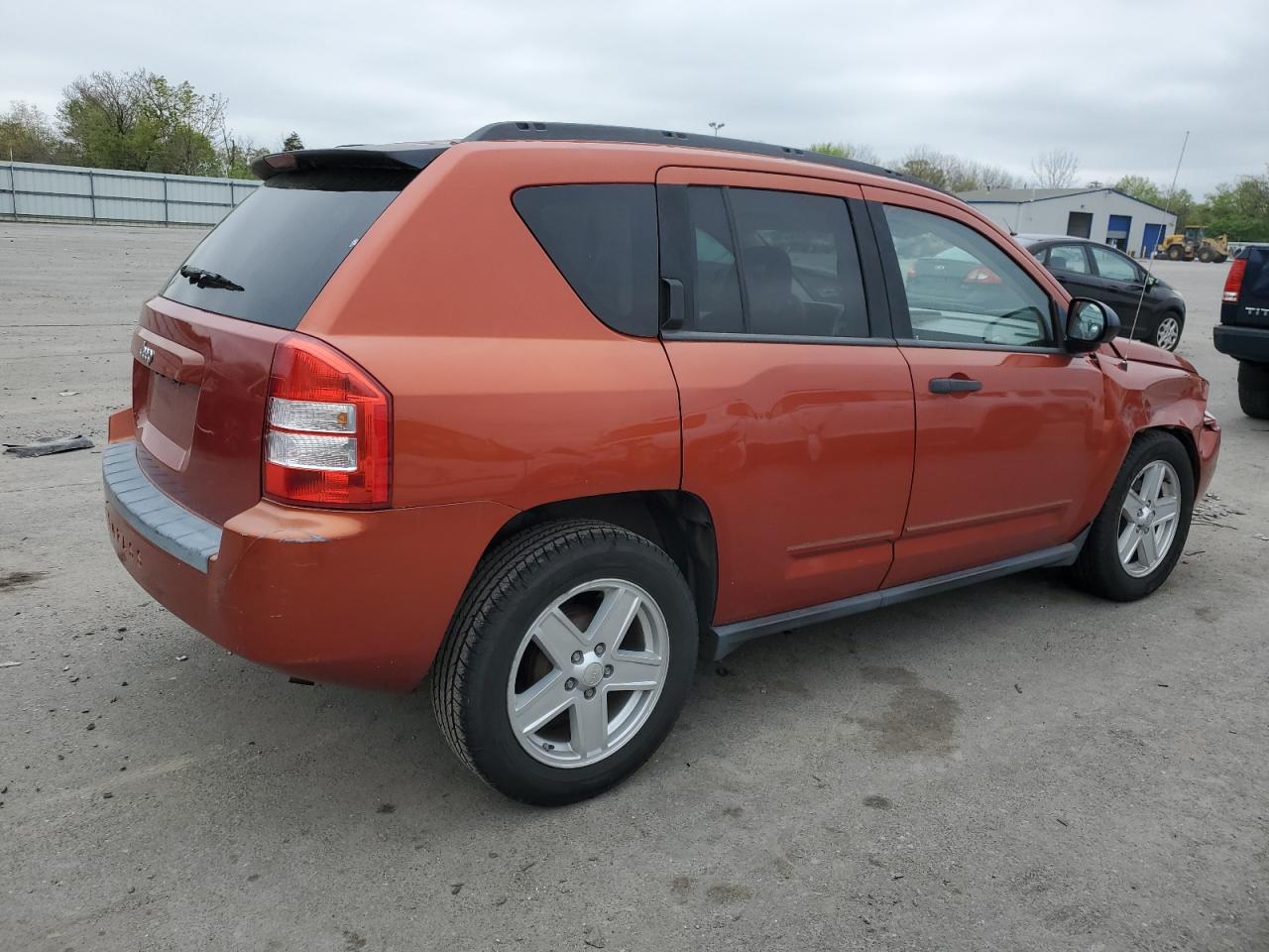 Photo 2 VIN: 1J8FT47W28D788067 - JEEP COMPASS 