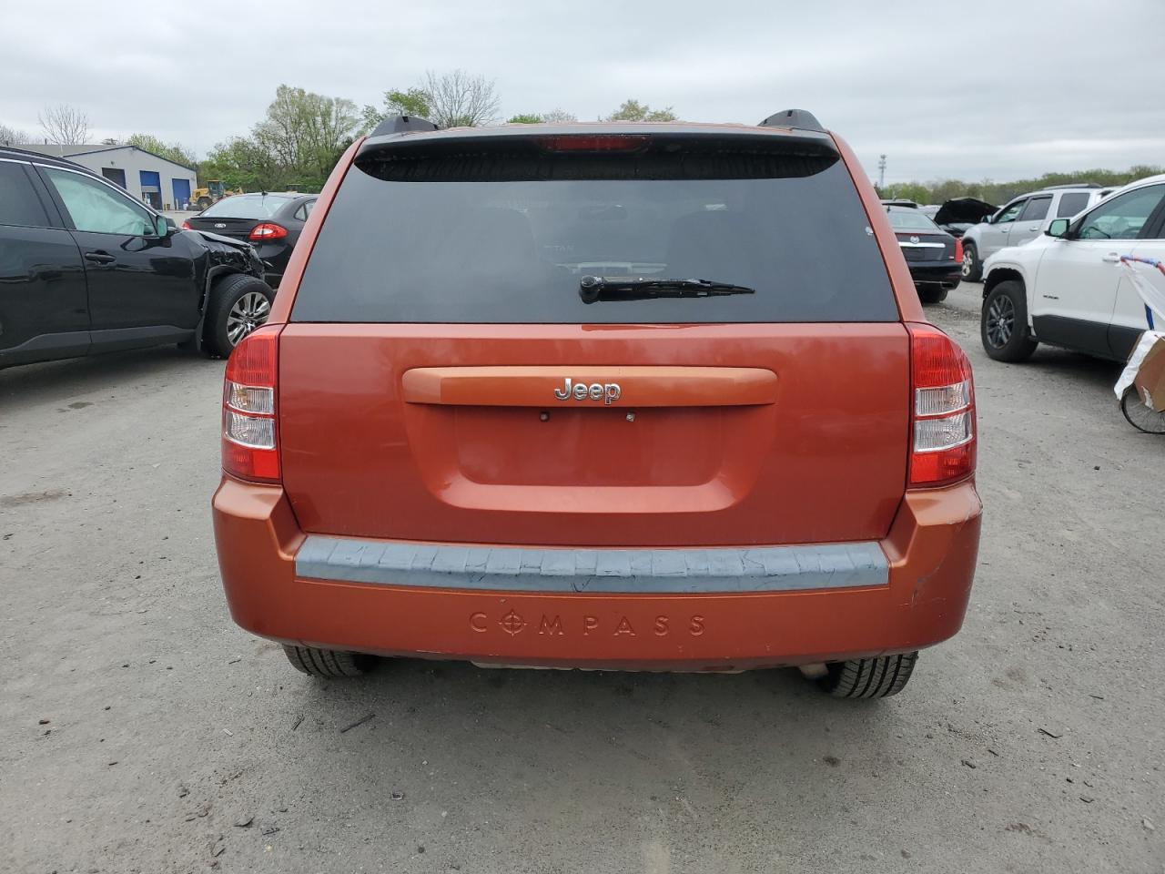 Photo 5 VIN: 1J8FT47W28D788067 - JEEP COMPASS 