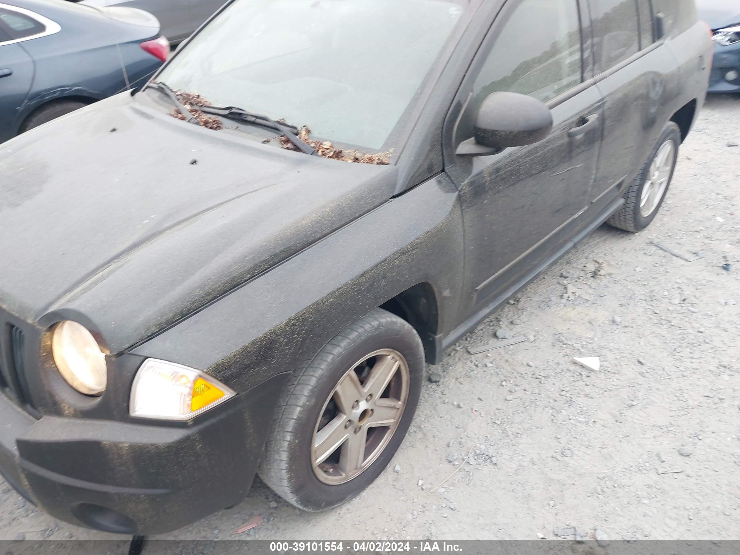 Photo 5 VIN: 1J8FT47W38D790815 - JEEP COMPASS 