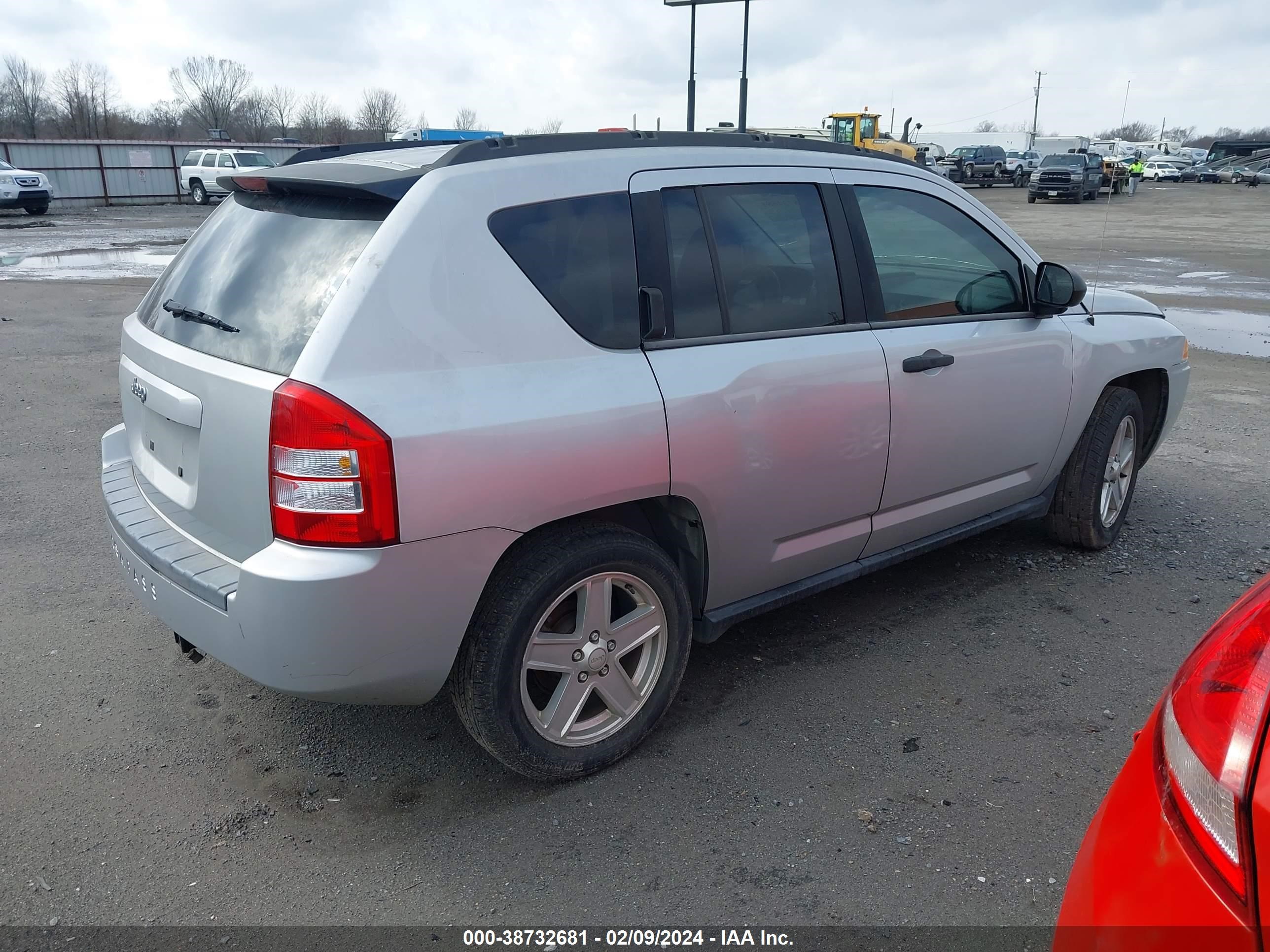 Photo 3 VIN: 1J8FT47W57D204288 - JEEP COMPASS 