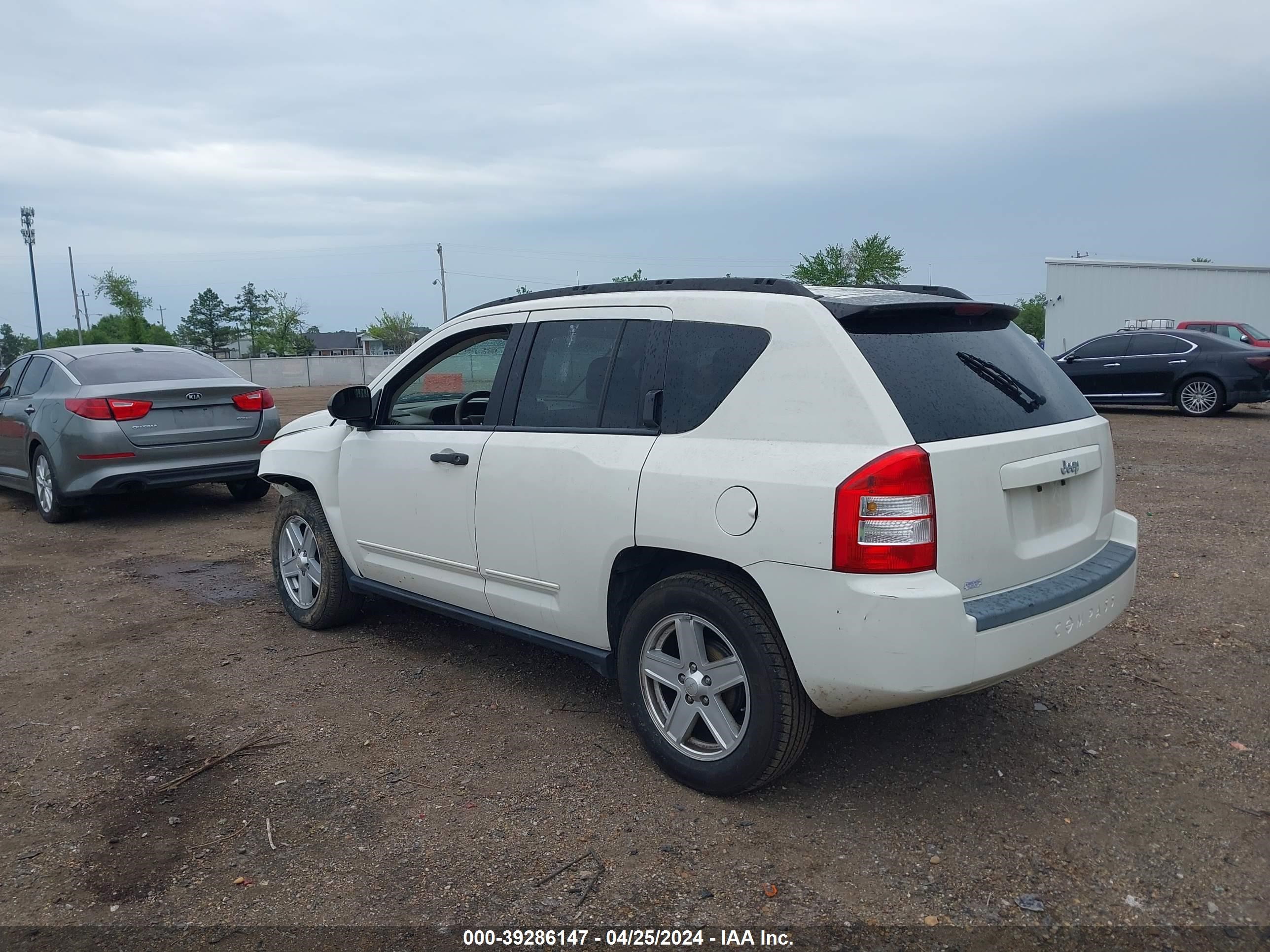 Photo 2 VIN: 1J8FT47W58D708101 - JEEP COMPASS 