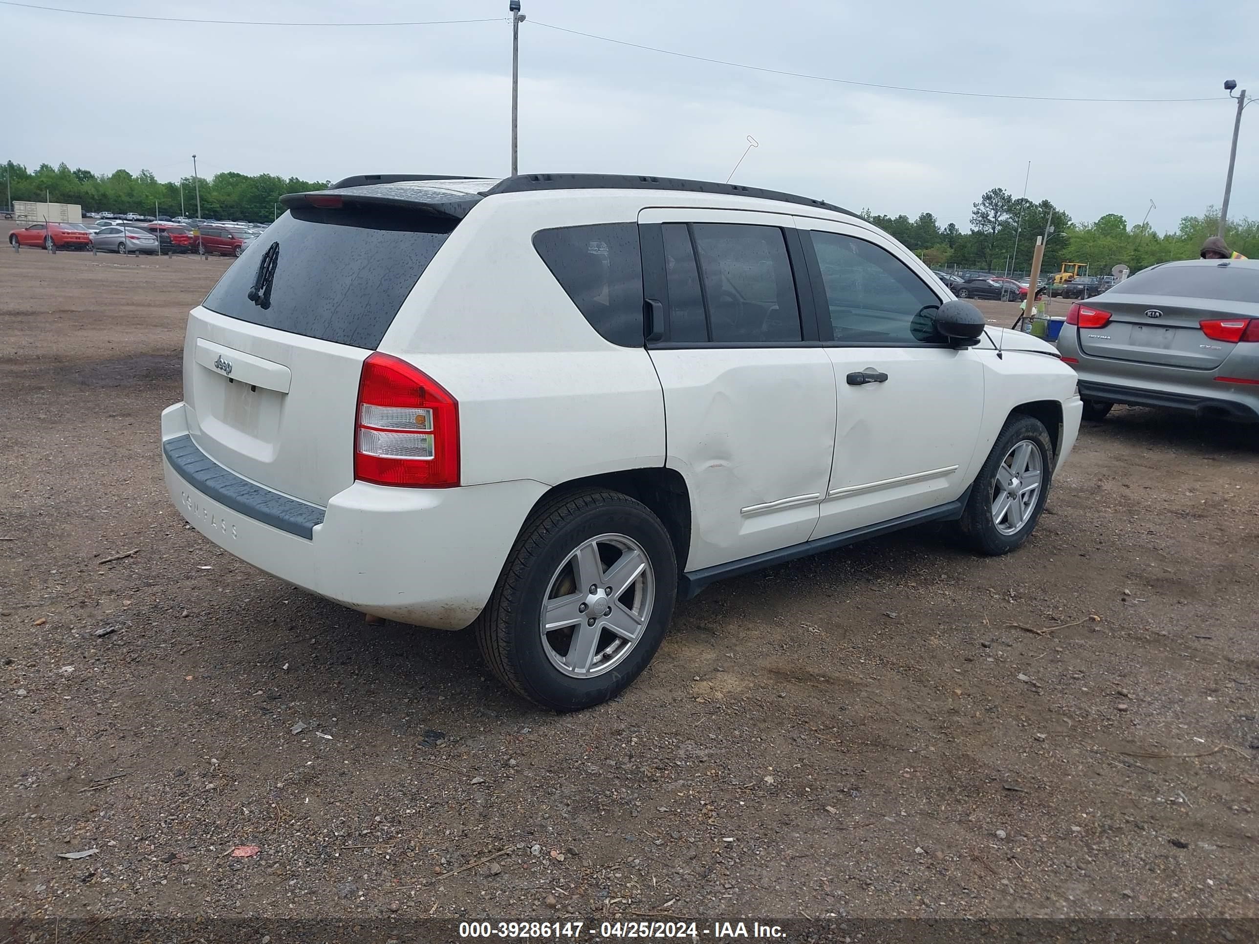 Photo 3 VIN: 1J8FT47W58D708101 - JEEP COMPASS 