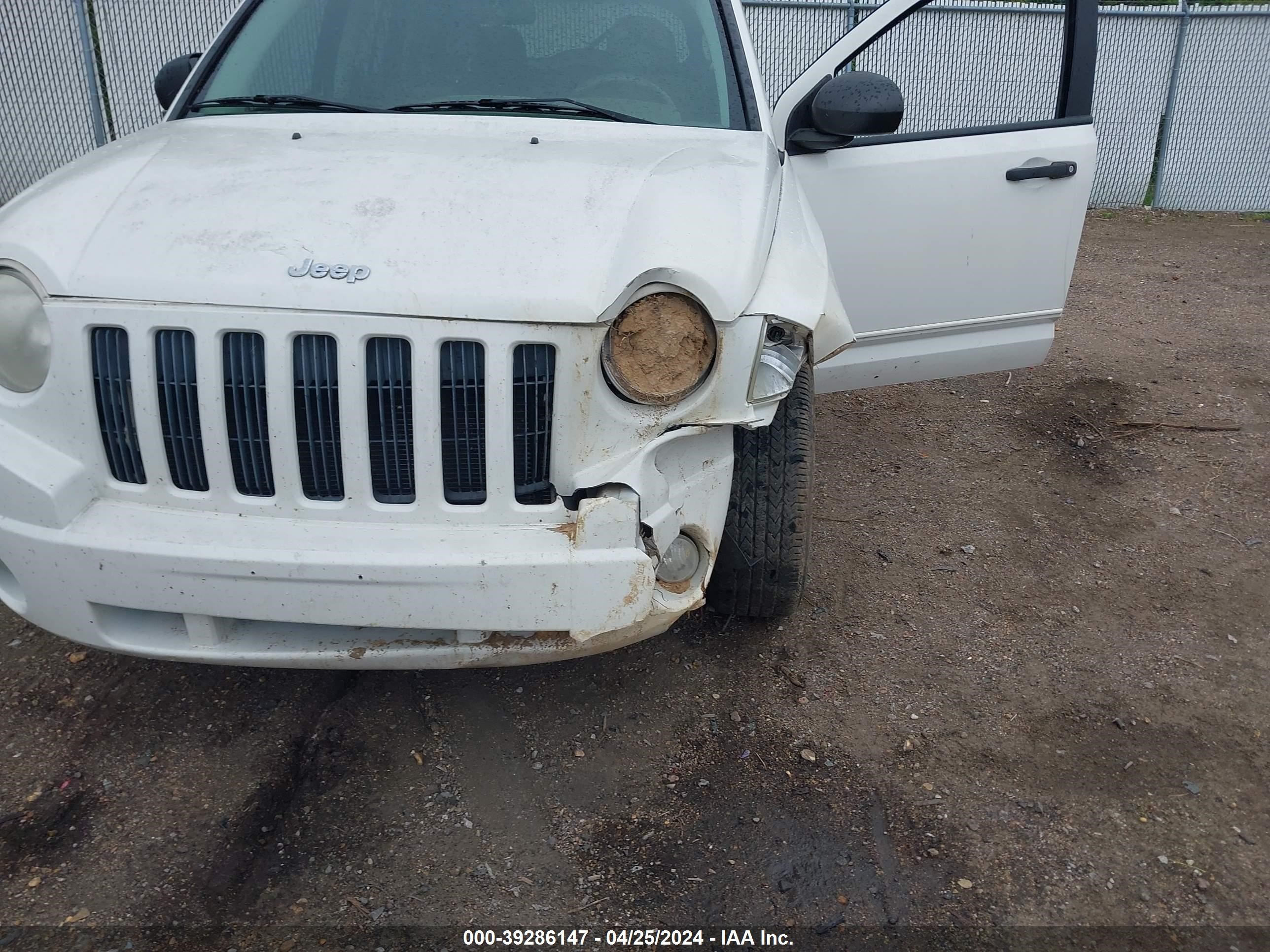 Photo 5 VIN: 1J8FT47W58D708101 - JEEP COMPASS 