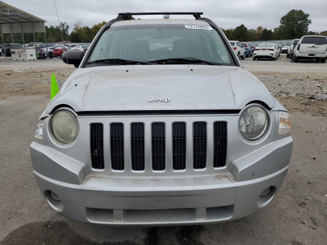 Photo 4 VIN: 1J8FT47W68D665937 - JEEP COMPASS 