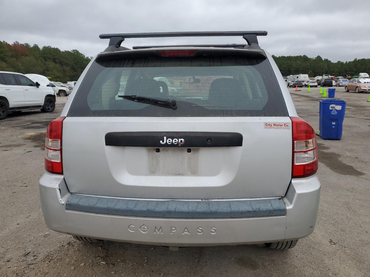 Photo 5 VIN: 1J8FT47W68D665937 - JEEP COMPASS 