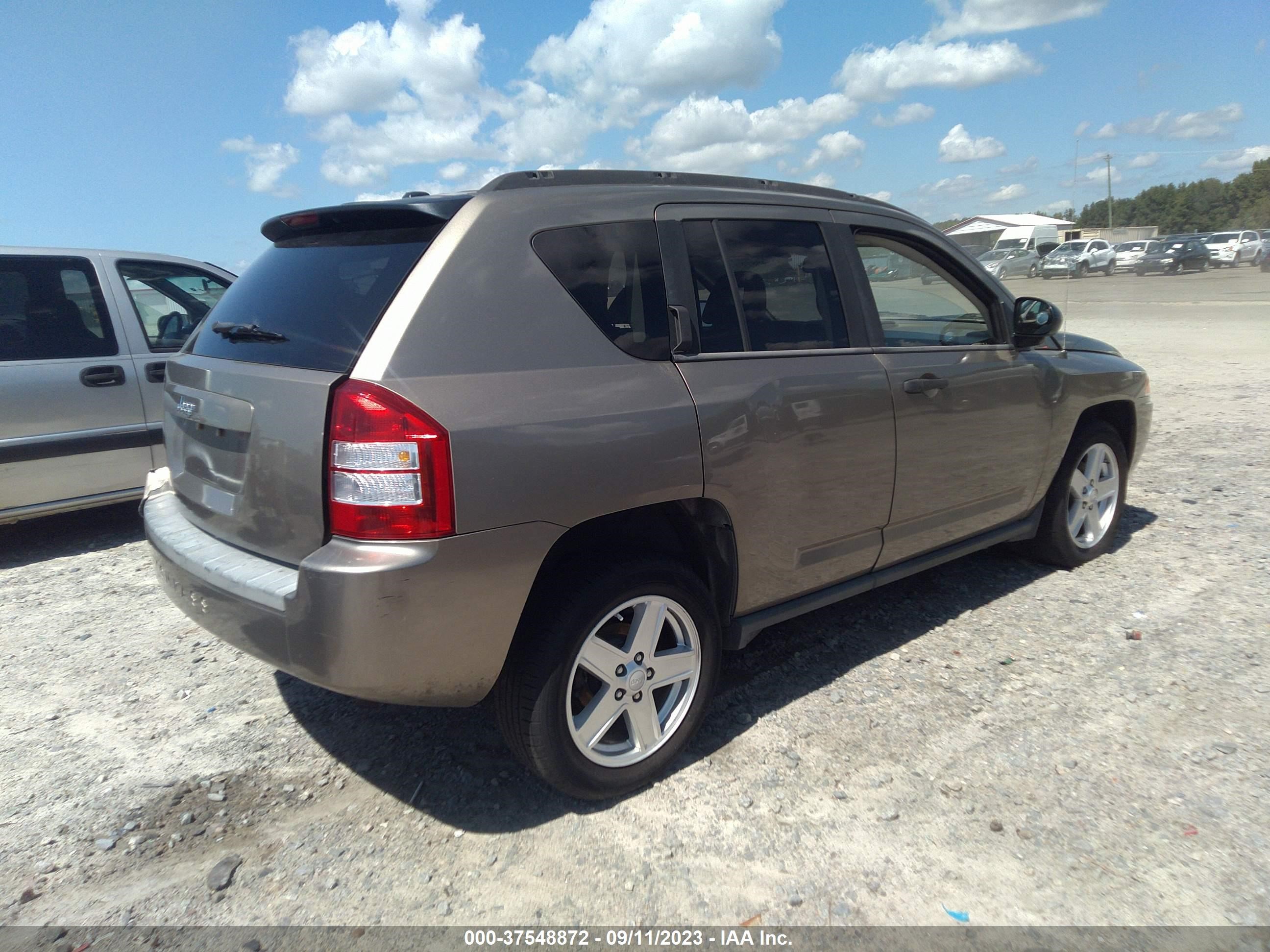 Photo 3 VIN: 1J8FT47W77D189938 - JEEP COMPASS 