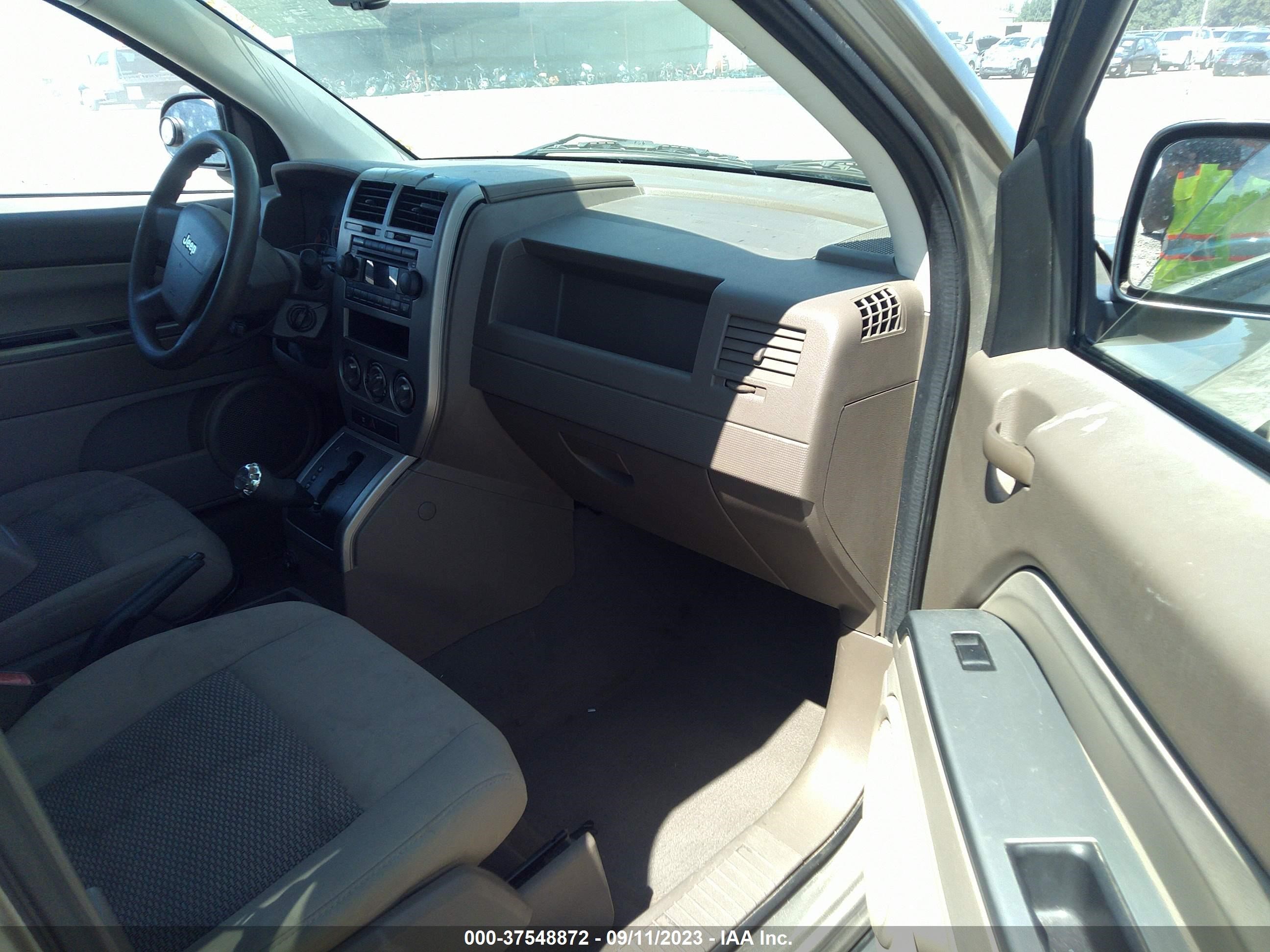 Photo 4 VIN: 1J8FT47W77D189938 - JEEP COMPASS 