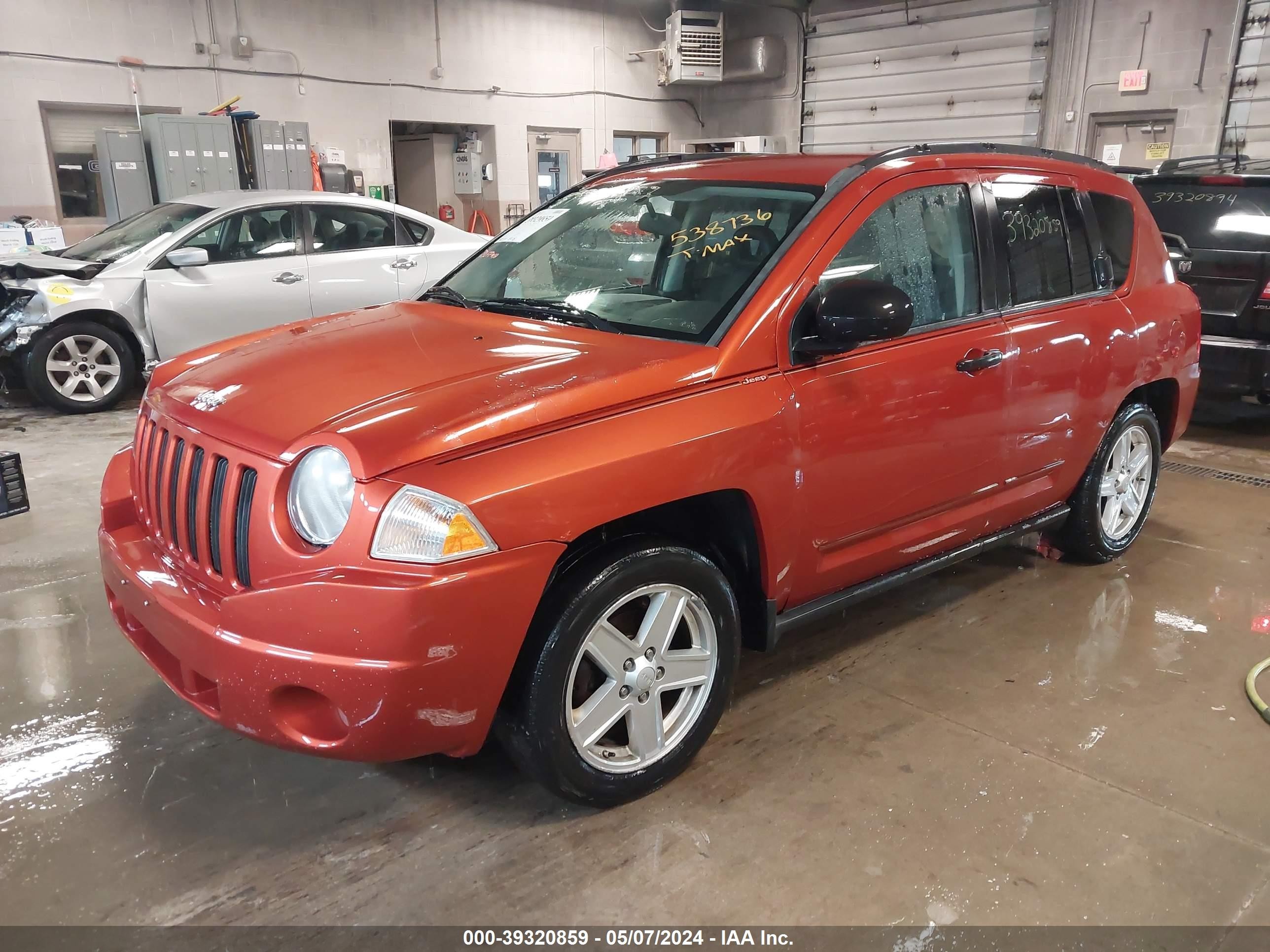 Photo 1 VIN: 1J8FT47W88D538736 - JEEP COMPASS 