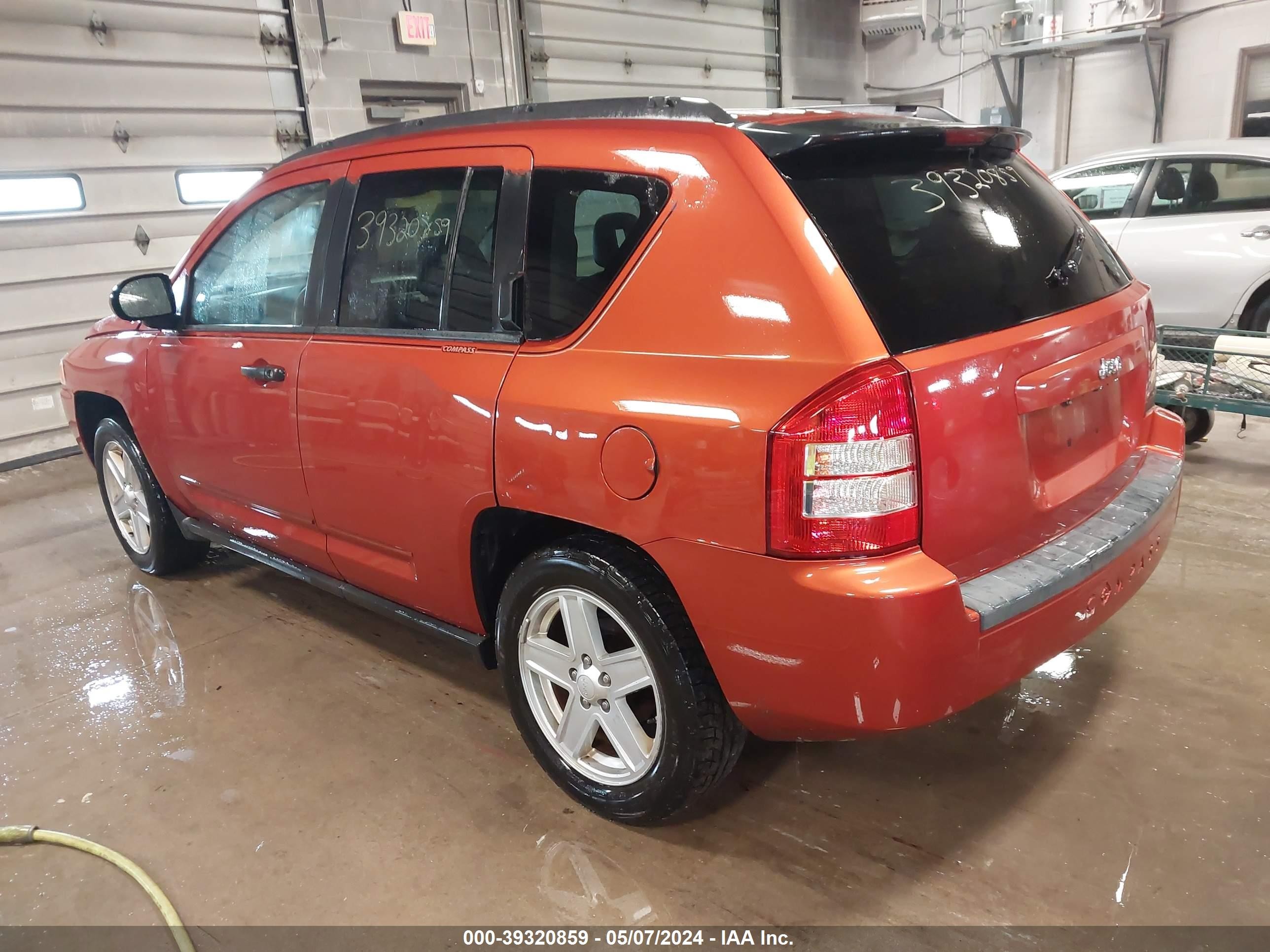 Photo 2 VIN: 1J8FT47W88D538736 - JEEP COMPASS 