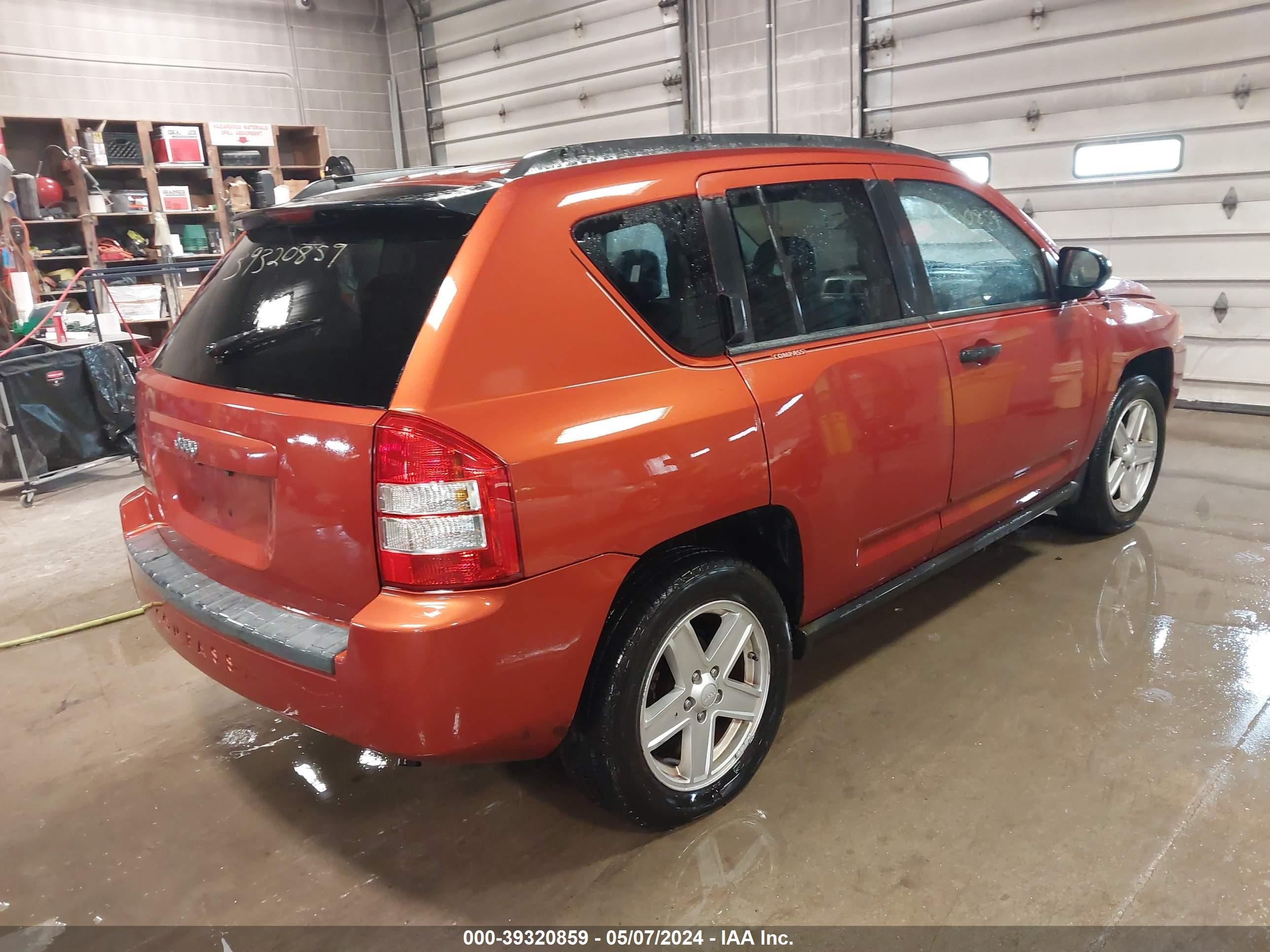 Photo 3 VIN: 1J8FT47W88D538736 - JEEP COMPASS 