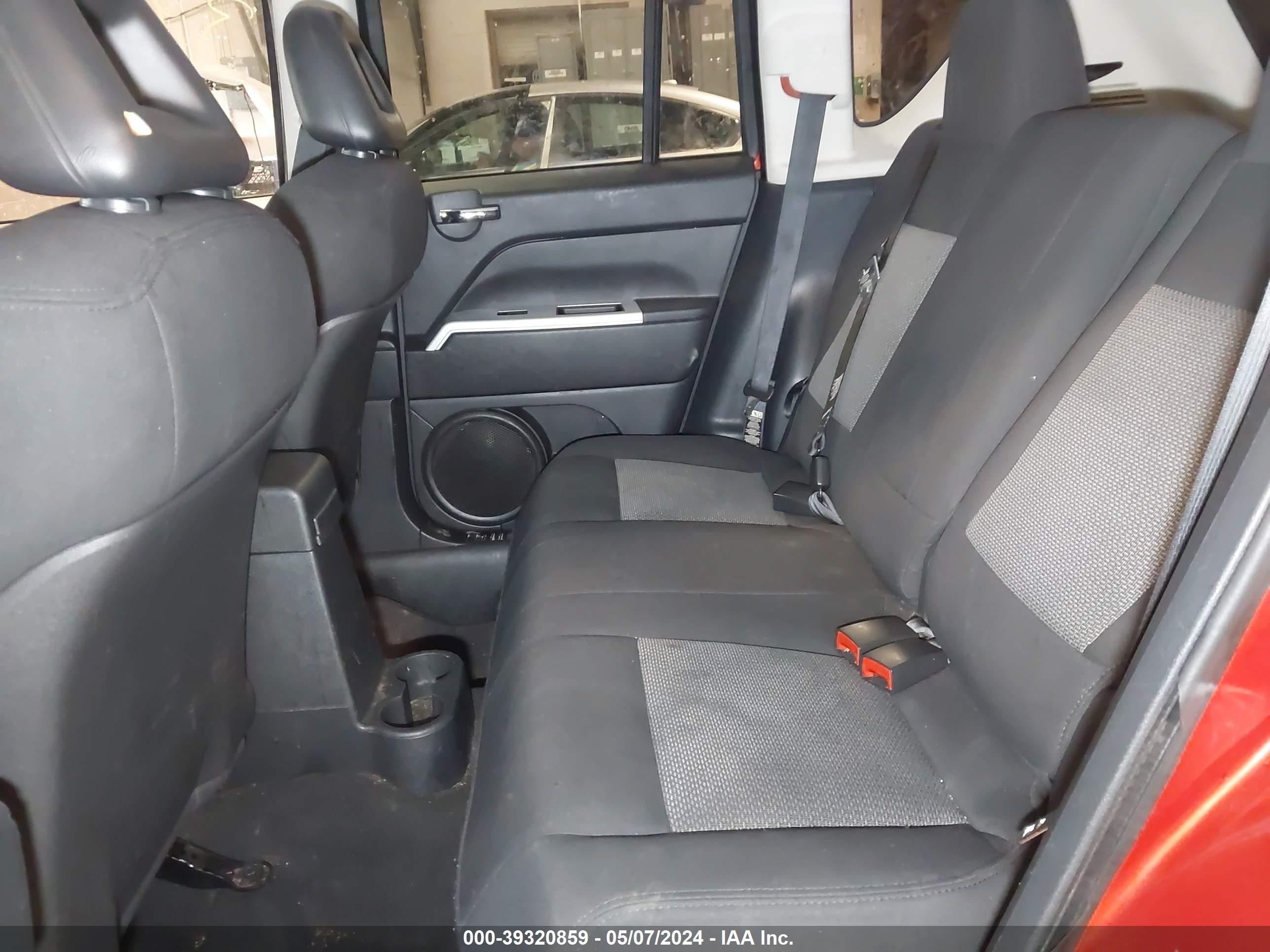 Photo 7 VIN: 1J8FT47W88D538736 - JEEP COMPASS 